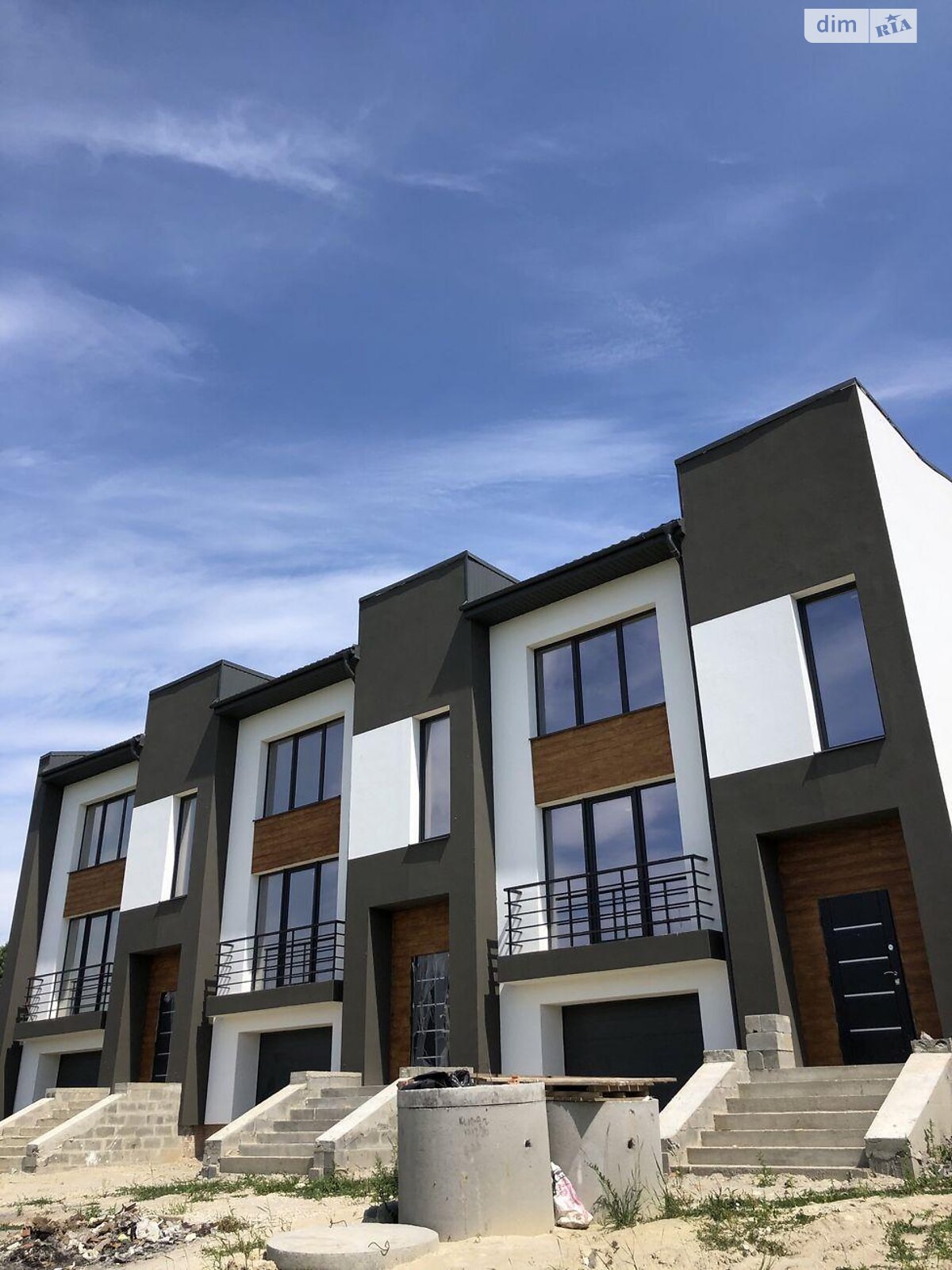 трехэтажный таунхаус, 180 кв. м, кирпич. Продажа в Тернополе район Кутковцы фото 1 трехэтажный таунхаус, 180 кв. м, кирпич. Продажа в Тернополе район Кутковцы фото 1