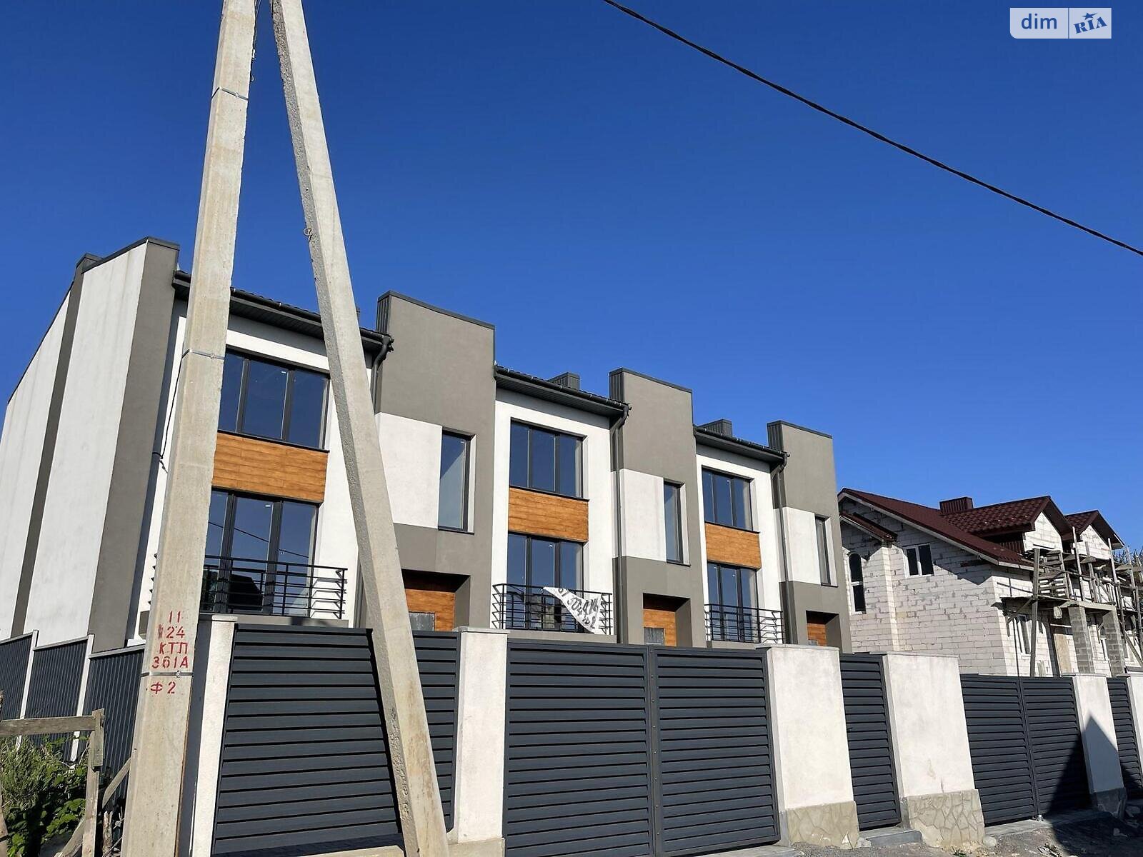 трехэтажный таунхаус, 180 кв. м, кирпич. Продажа в Тернополе район Кутковцы фото 1 трехэтажный таунхаус, 180 кв. м, кирпич. Продажа в Тернополе район Кутковцы фото 1