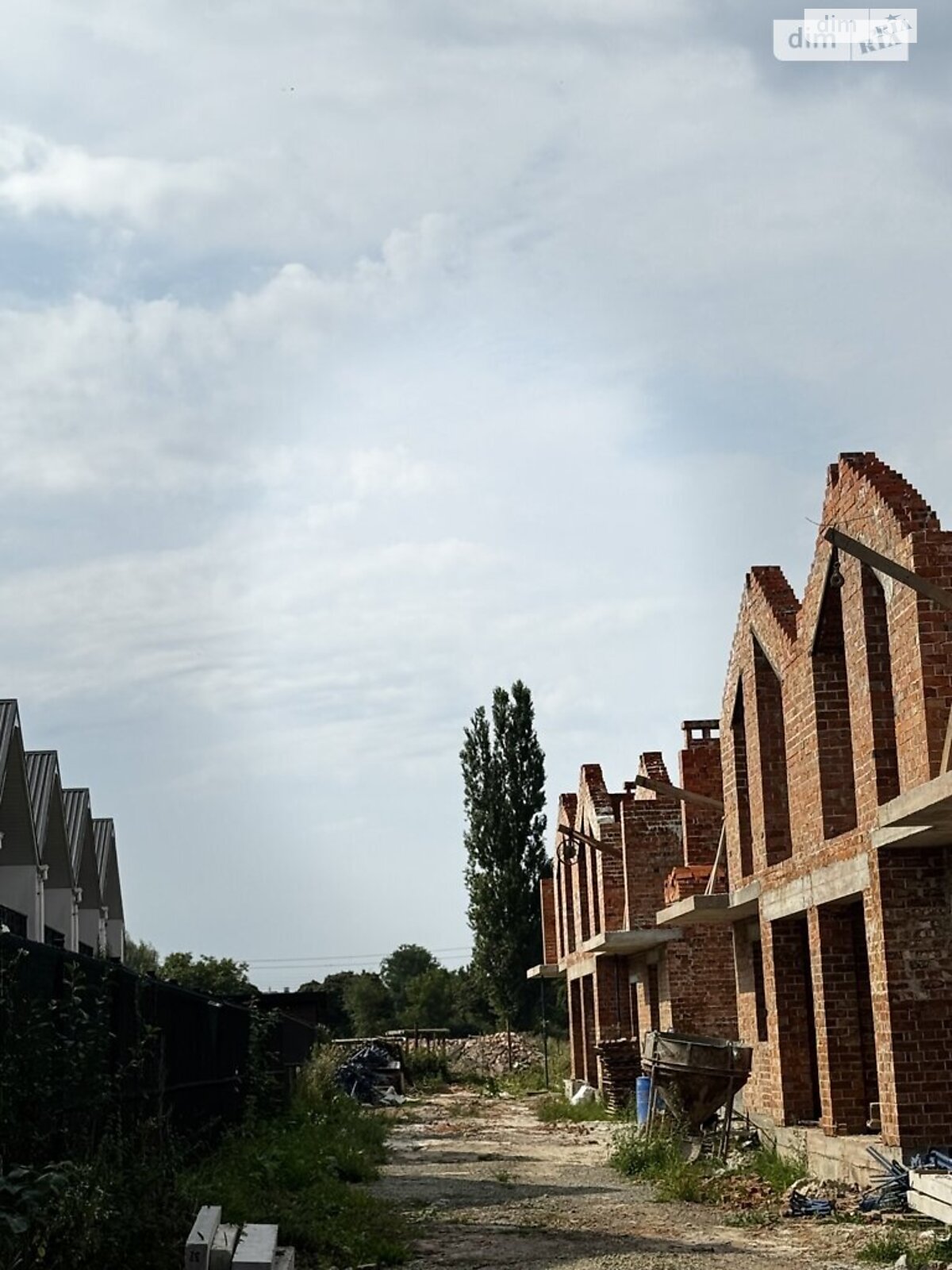 двухэтажный таунхаус, 142 кв. м, кирпич. Продажа в Угорниках фото 1 двухэтажный таунхаус, 142 кв. м, кирпич. Продажа в Угорниках фото 1