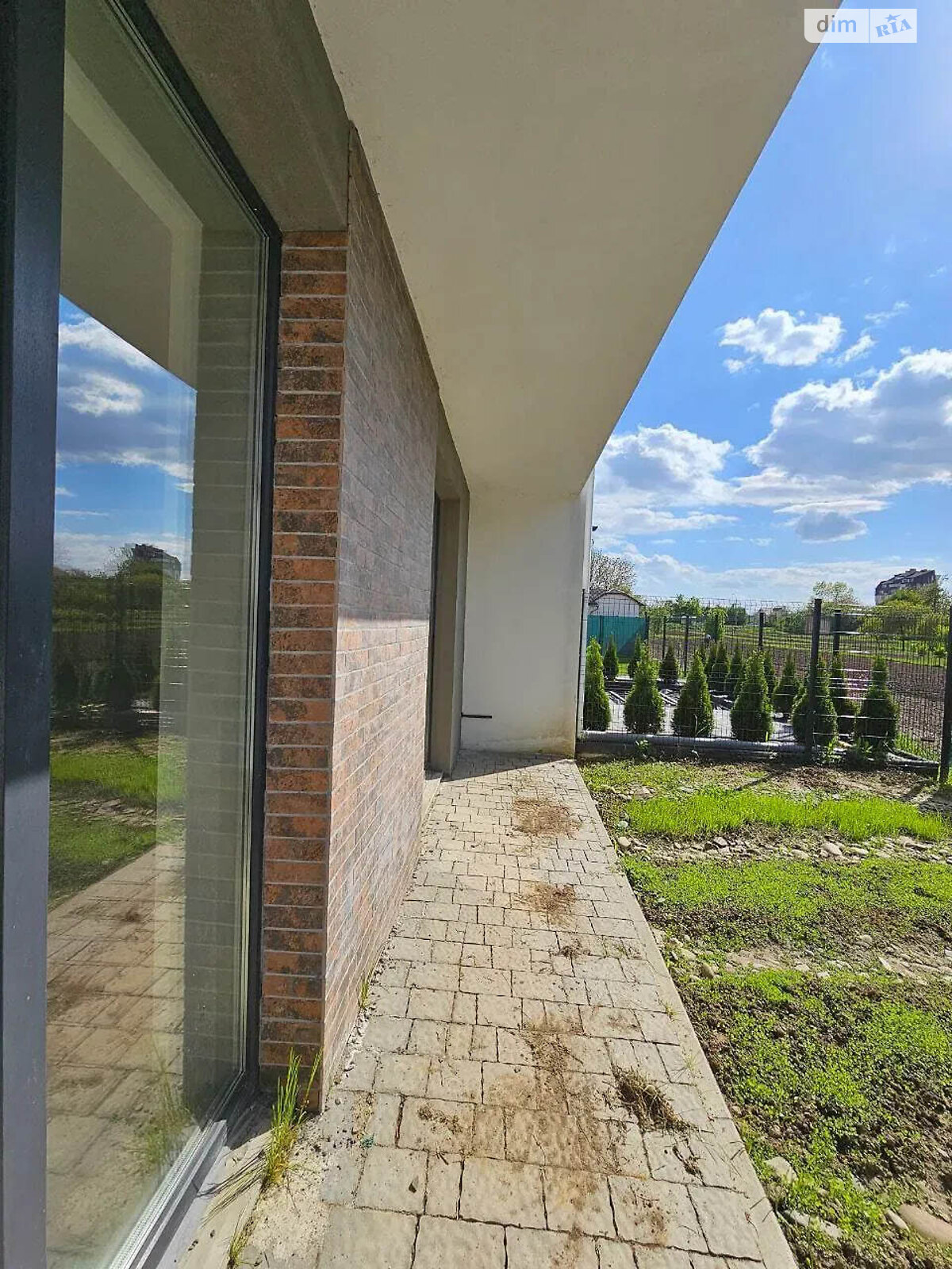 двухэтажный таунхаус, 140 кв. м, кирпич. Продажа в Угорниках фото 1