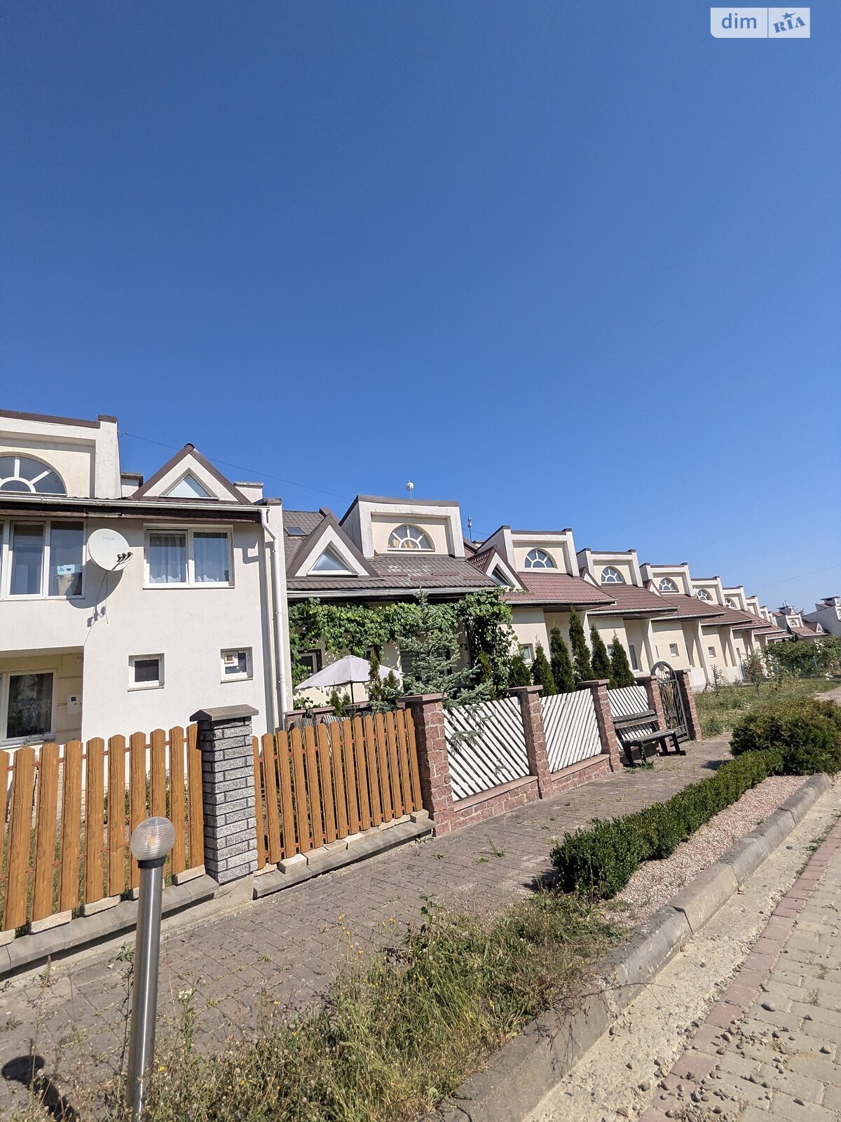 двухэтажный таунхаус, 90 кв. м, кирпич. Продажа в Угринове фото 1