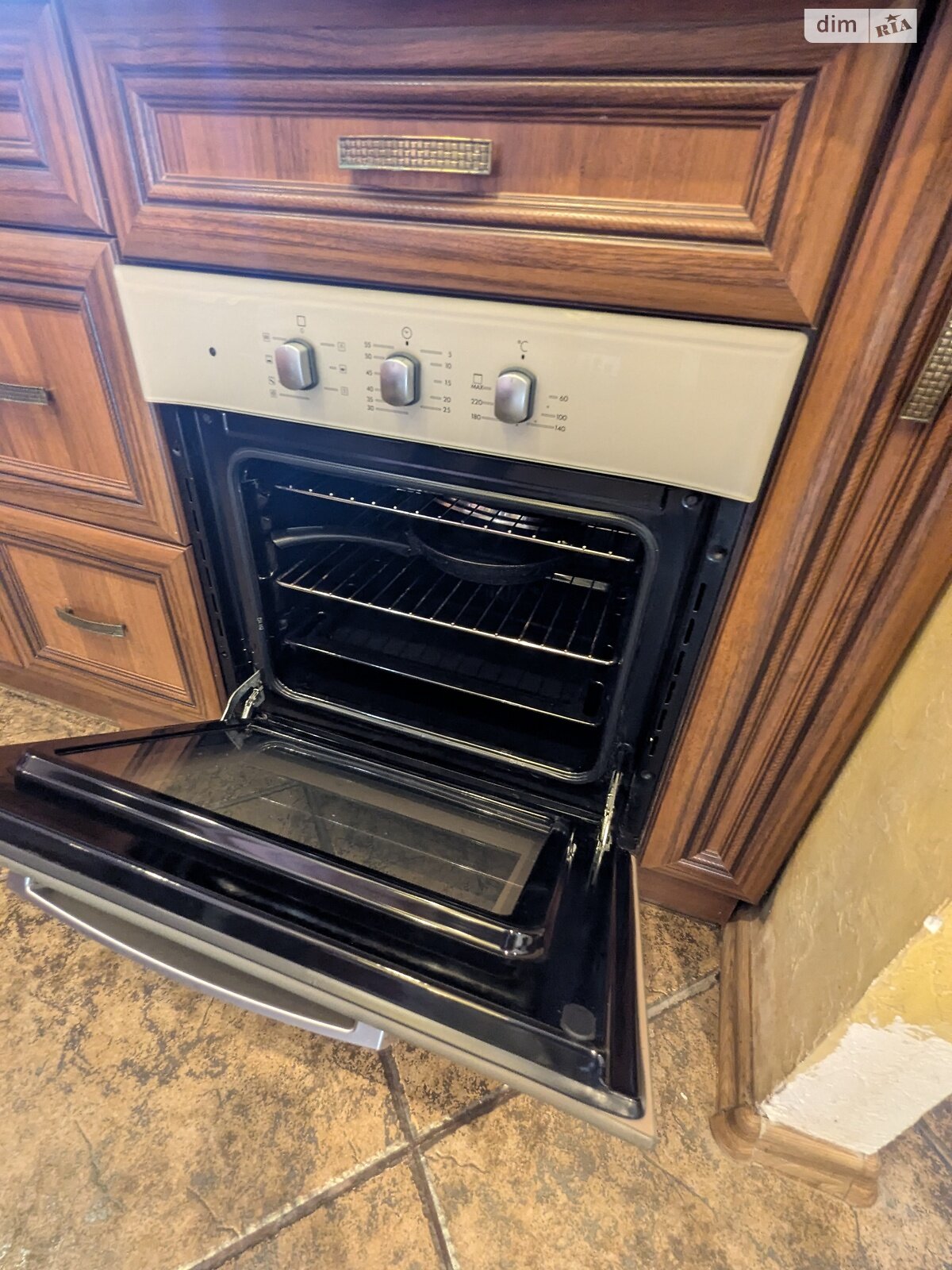 двухэтажный таунхаус, 90 кв. м, кирпич. Продажа в Угринове фото 1