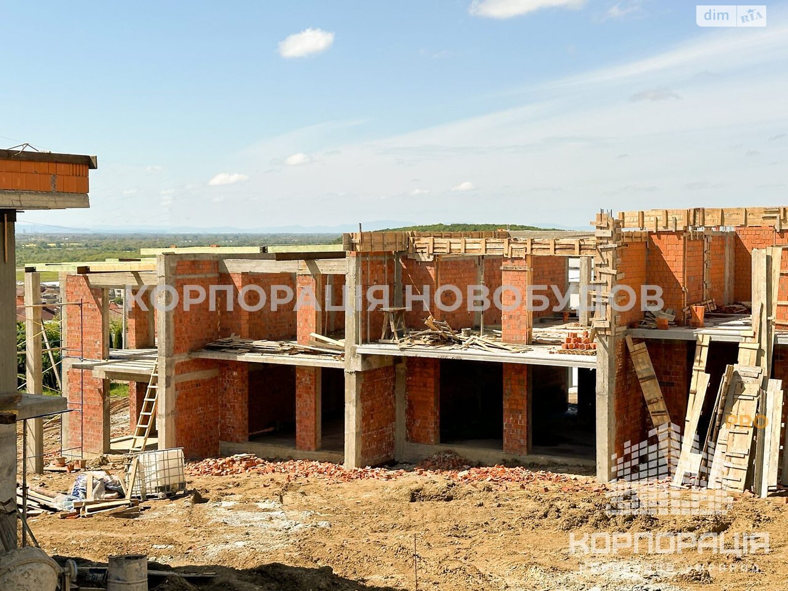 двухэтажный таунхаус, 179 кв. м, кирпич. Продажа в Ужгороде район БАМ фото 1 двухэтажный таунхаус, 179 кв. м, кирпич. Продажа в Ужгороде район БАМ фото 1