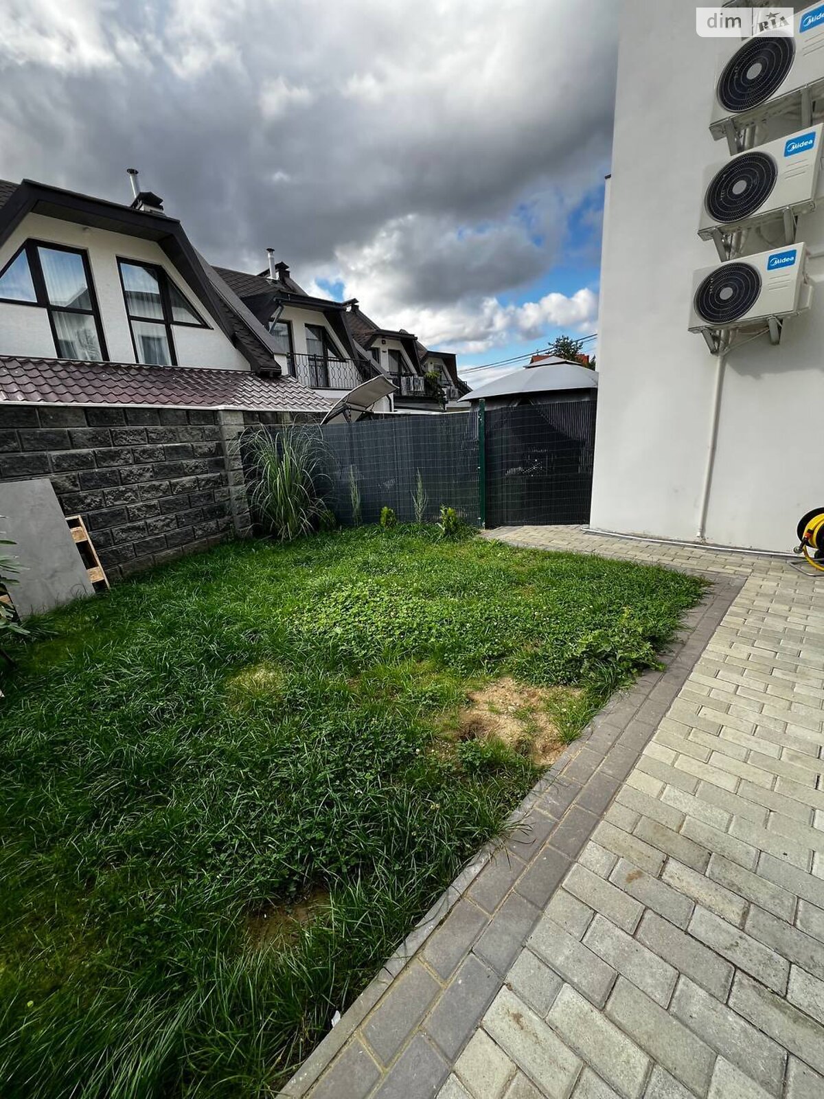 двоповерховий таунхаус, 230 кв. м, цегла. Продаж в Ужгороді, район БАМ фото 1 двоповерховий таунхаус, 230 кв. м, цегла. Продаж в Ужгороді, район БАМ фото 1