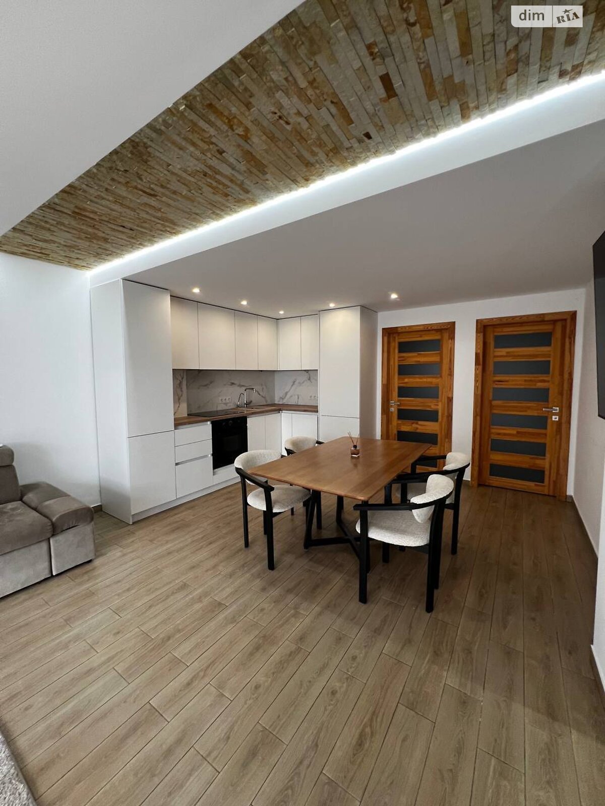 двоповерховий таунхаус, 230 кв. м, цегла. Продаж в Ужгороді, район БАМ фото 1 двоповерховий таунхаус, 230 кв. м, цегла. Продаж в Ужгороді, район БАМ фото 1