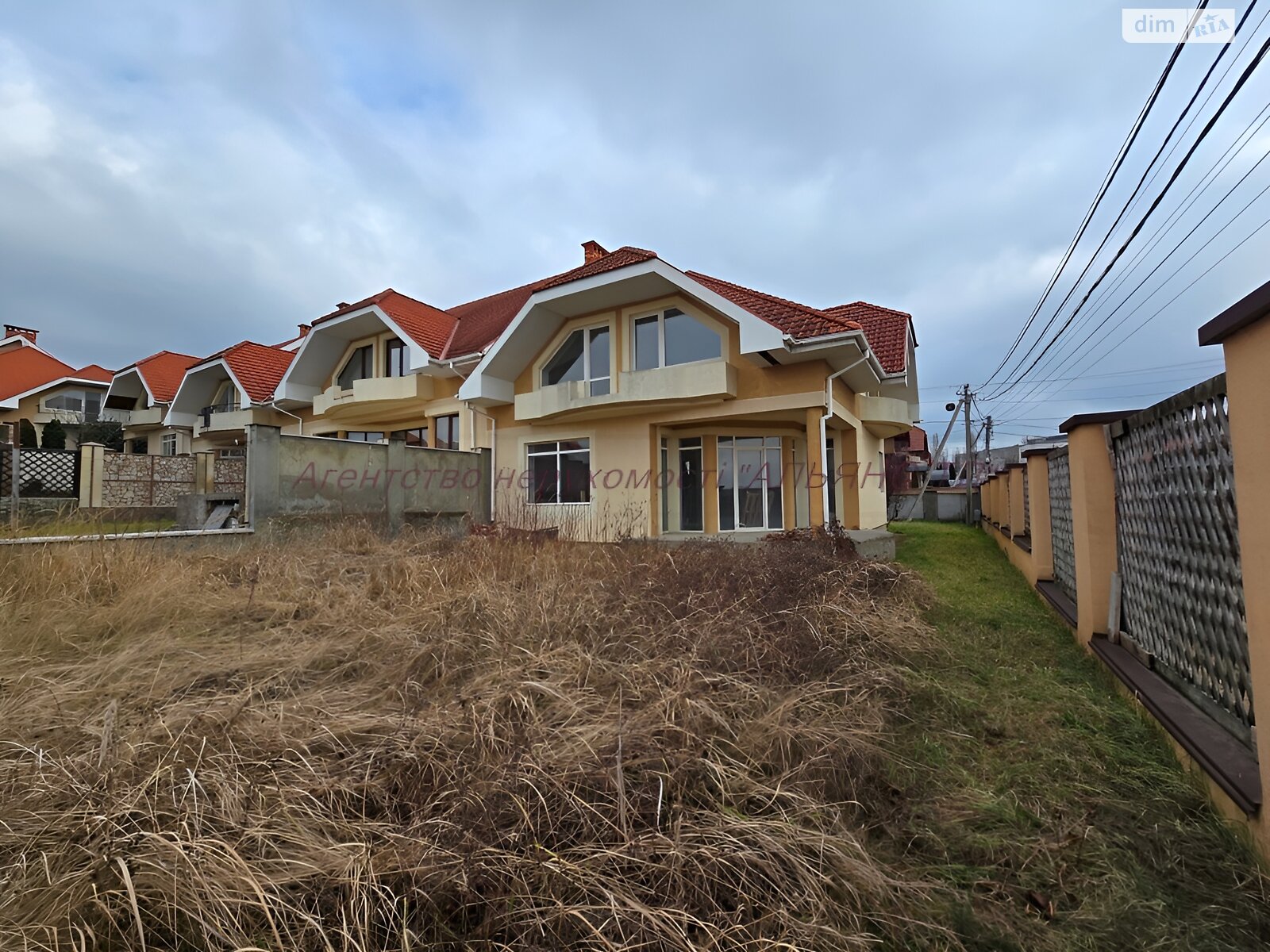 двоповерховий таунхаус, 181.1 кв. м, цегла. Продаж в Ужгороді, район Червениця фото 1 двоповерховий таунхаус, 181.1 кв. м, цегла. Продаж в Ужгороді, район Червениця фото 1