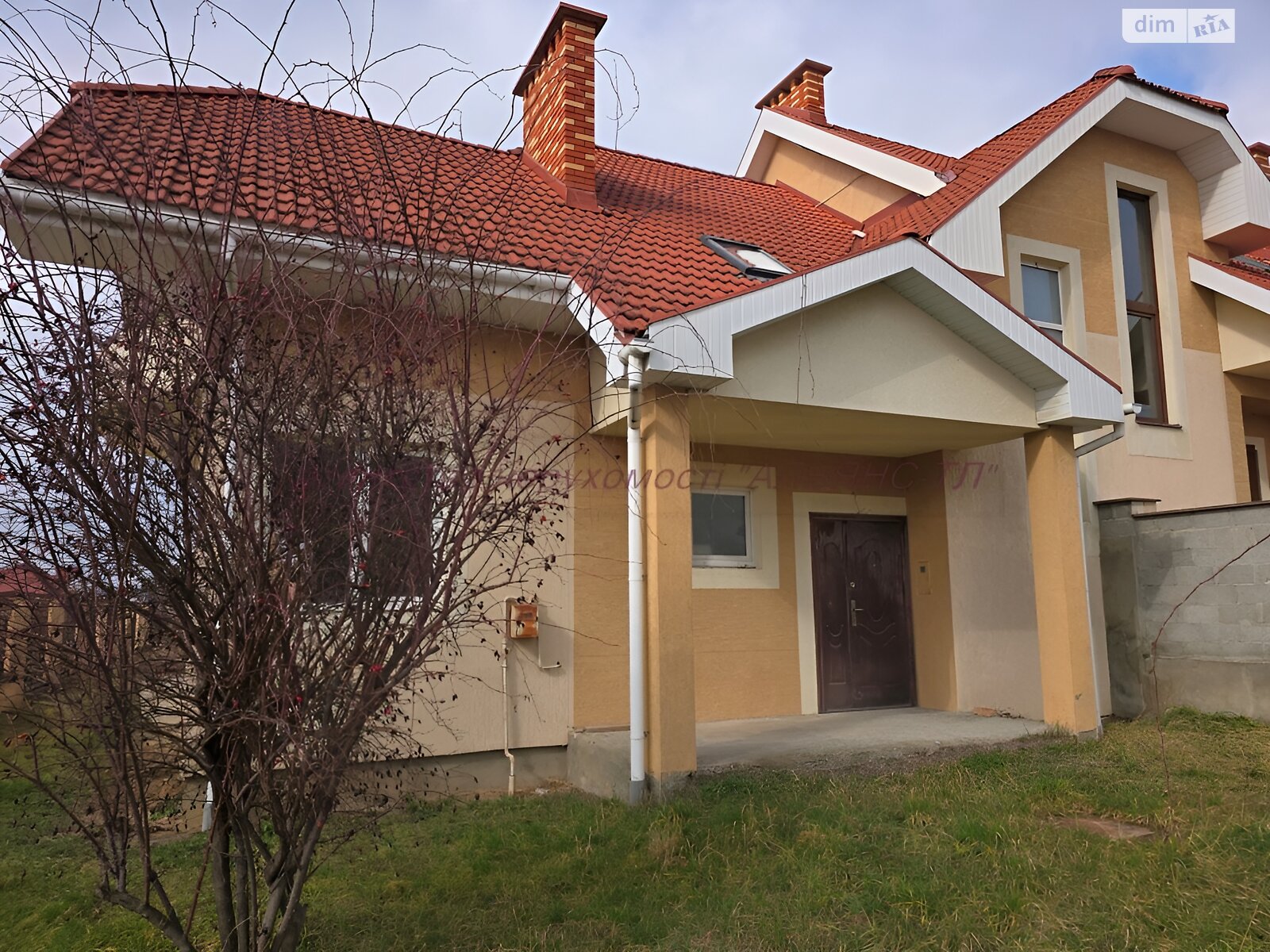 двоповерховий таунхаус, 181.1 кв. м, цегла. Продаж в Ужгороді, район Червениця фото 1 двоповерховий таунхаус, 181.1 кв. м, цегла. Продаж в Ужгороді, район Червениця фото 1