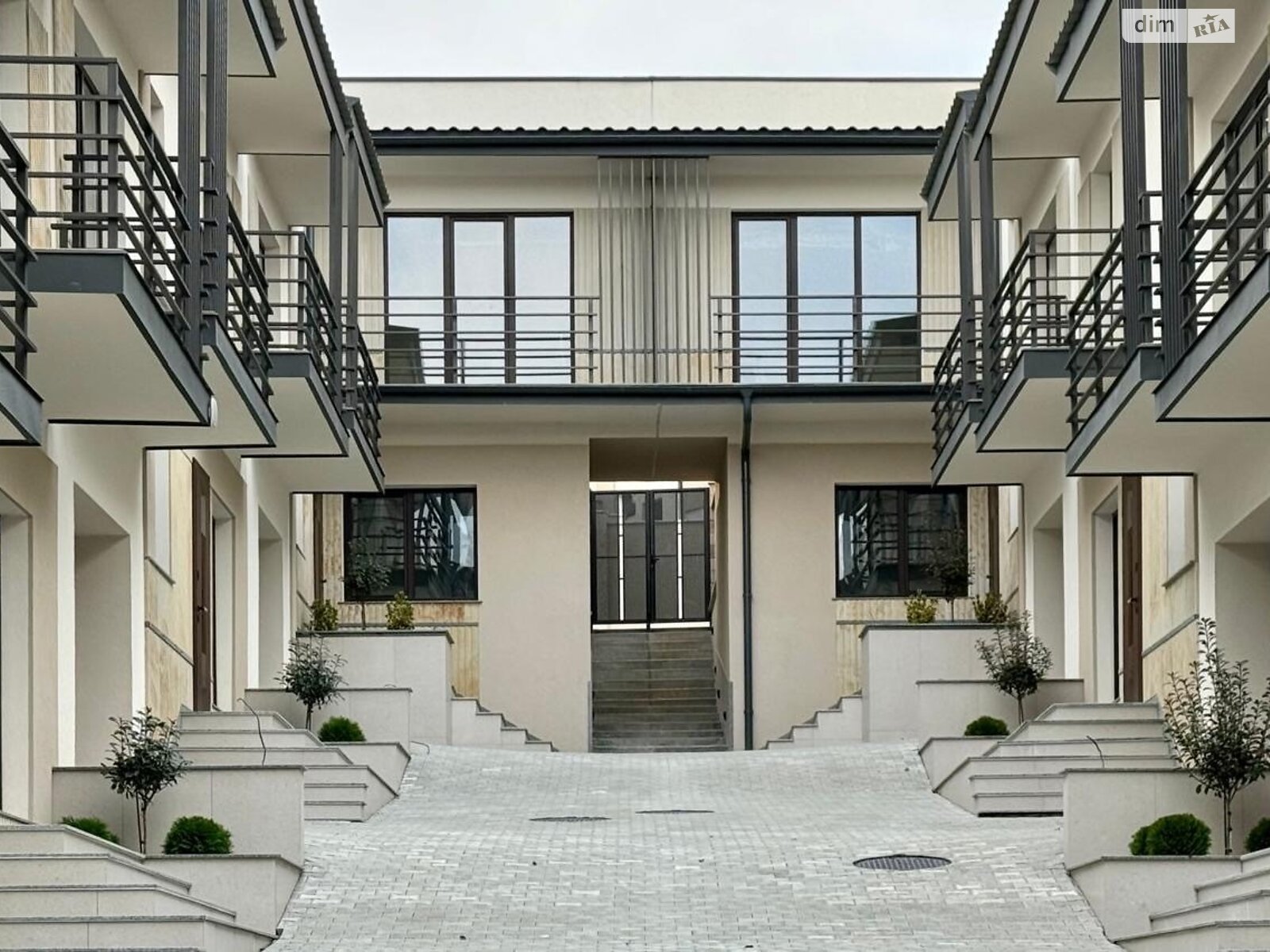 трехэтажный таунхаус, 135 кв. м, кирпич. Продажа в Ужгороде район Кальвария фото 1 трехэтажный таунхаус, 135 кв. м, кирпич. Продажа в Ужгороде район Кальвария фото 1