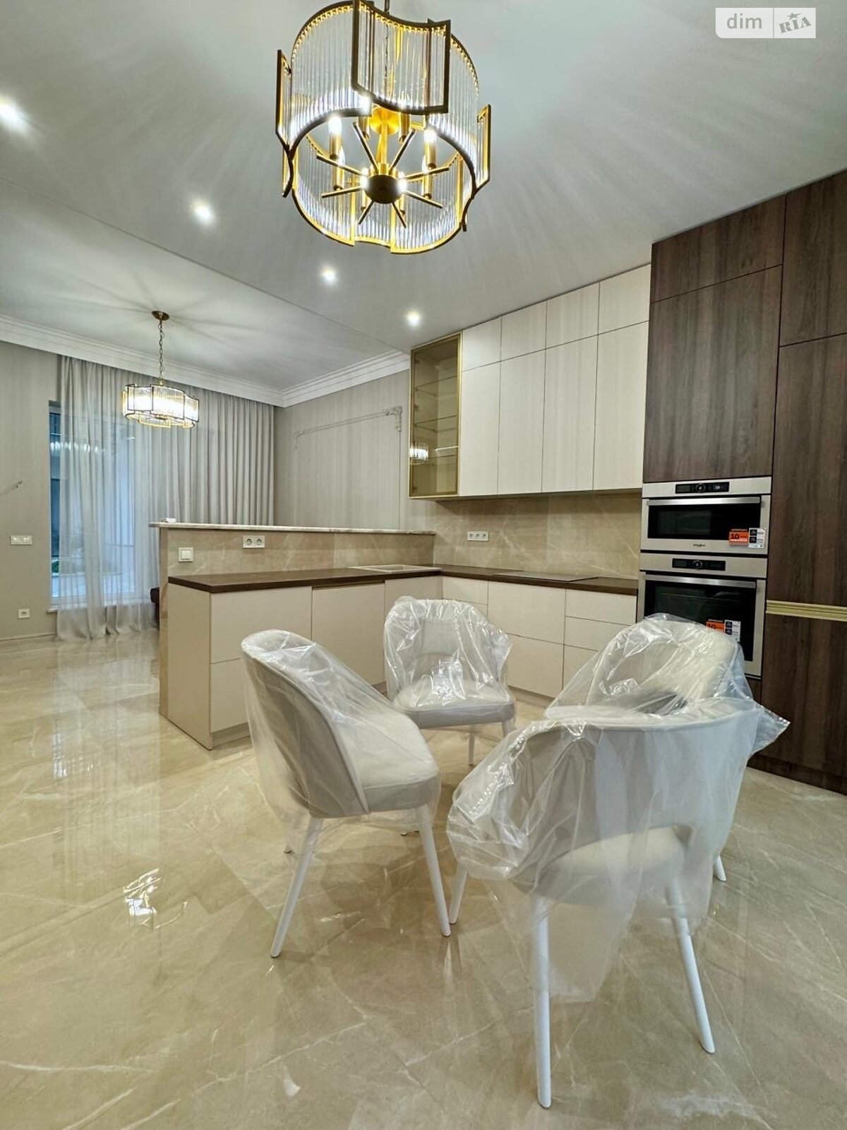 трехэтажный таунхаус, 135 кв. м, кирпич. Продажа в Ужгороде район Кальвария фото 1 трехэтажный таунхаус, 135 кв. м, кирпич. Продажа в Ужгороде район Кальвария фото 1