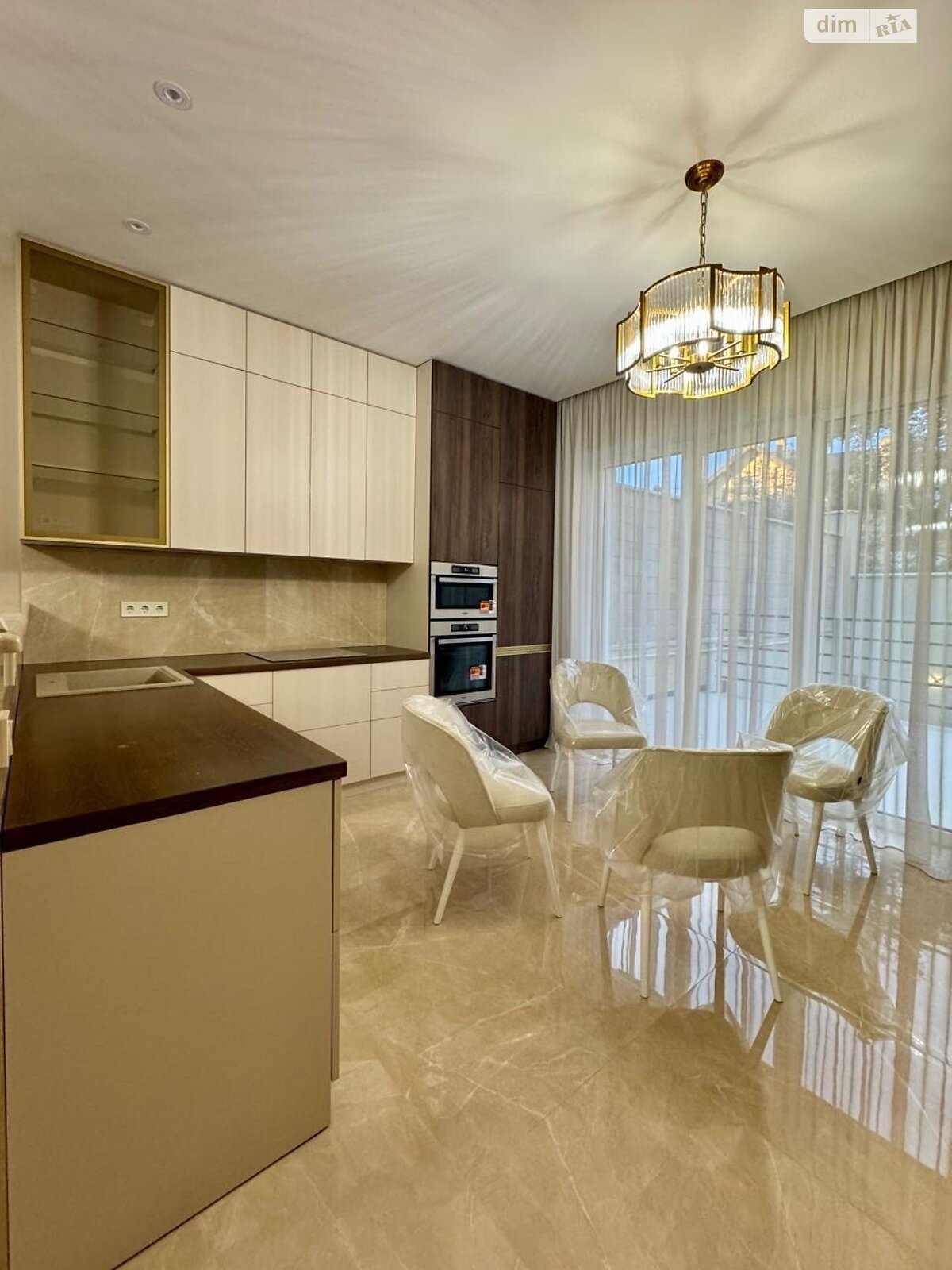 трехэтажный таунхаус, 135 кв. м, кирпич. Продажа в Ужгороде район Кальвария фото 1 трехэтажный таунхаус, 135 кв. м, кирпич. Продажа в Ужгороде район Кальвария фото 1