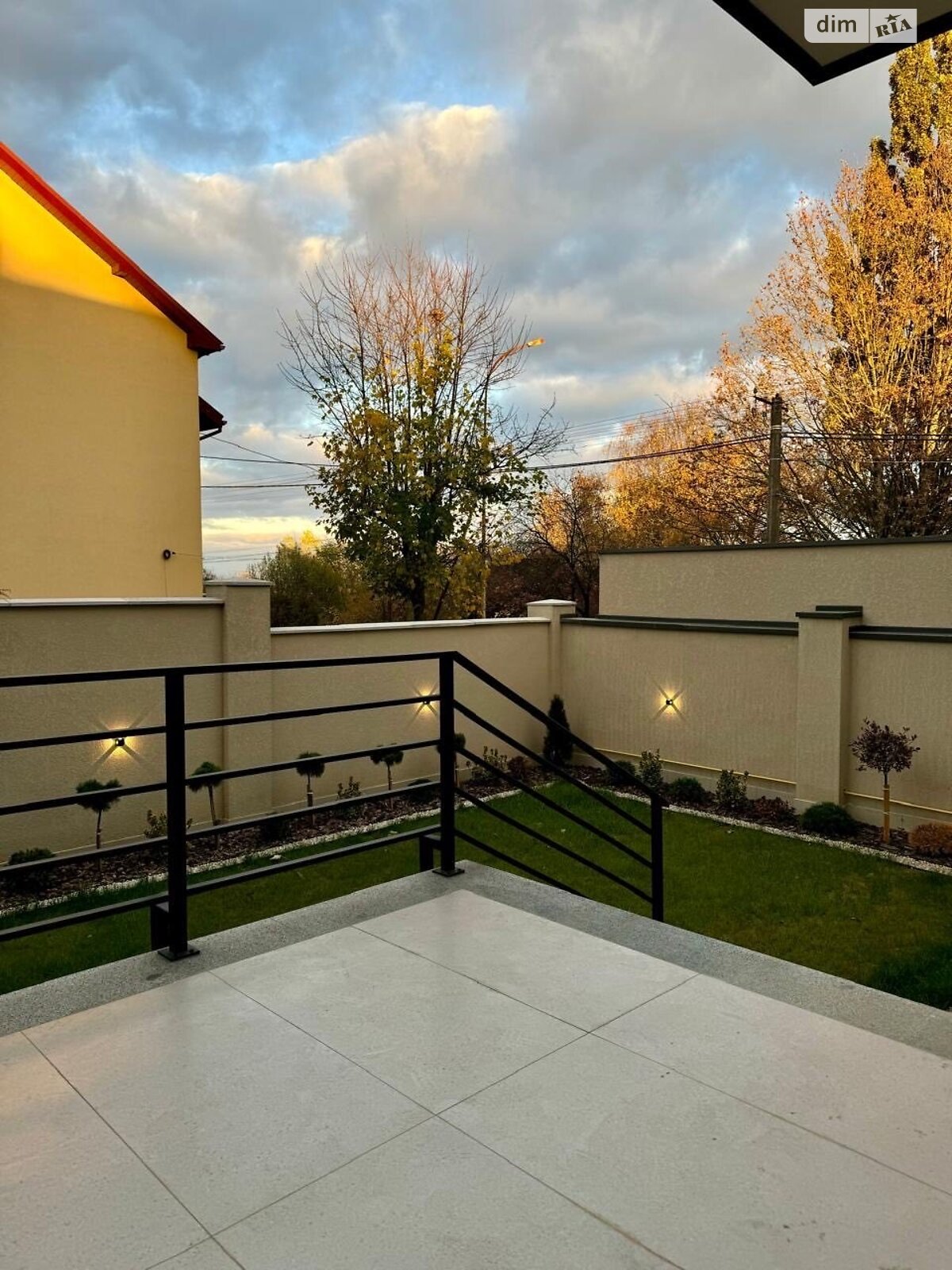 трехэтажный таунхаус, 135 кв. м, кирпич. Продажа в Ужгороде район Кальвария фото 1 трехэтажный таунхаус, 135 кв. м, кирпич. Продажа в Ужгороде район Кальвария фото 1