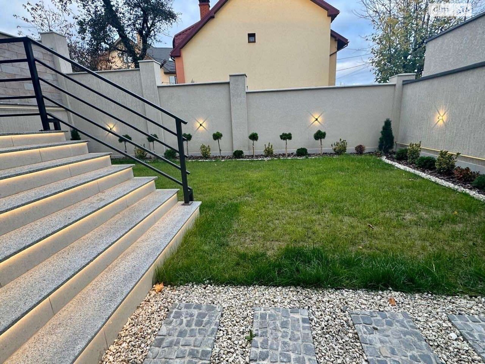 трехэтажный таунхаус, 135 кв. м, кирпич. Продажа в Ужгороде район Кальвария фото 1 трехэтажный таунхаус, 135 кв. м, кирпич. Продажа в Ужгороде район Кальвария фото 1