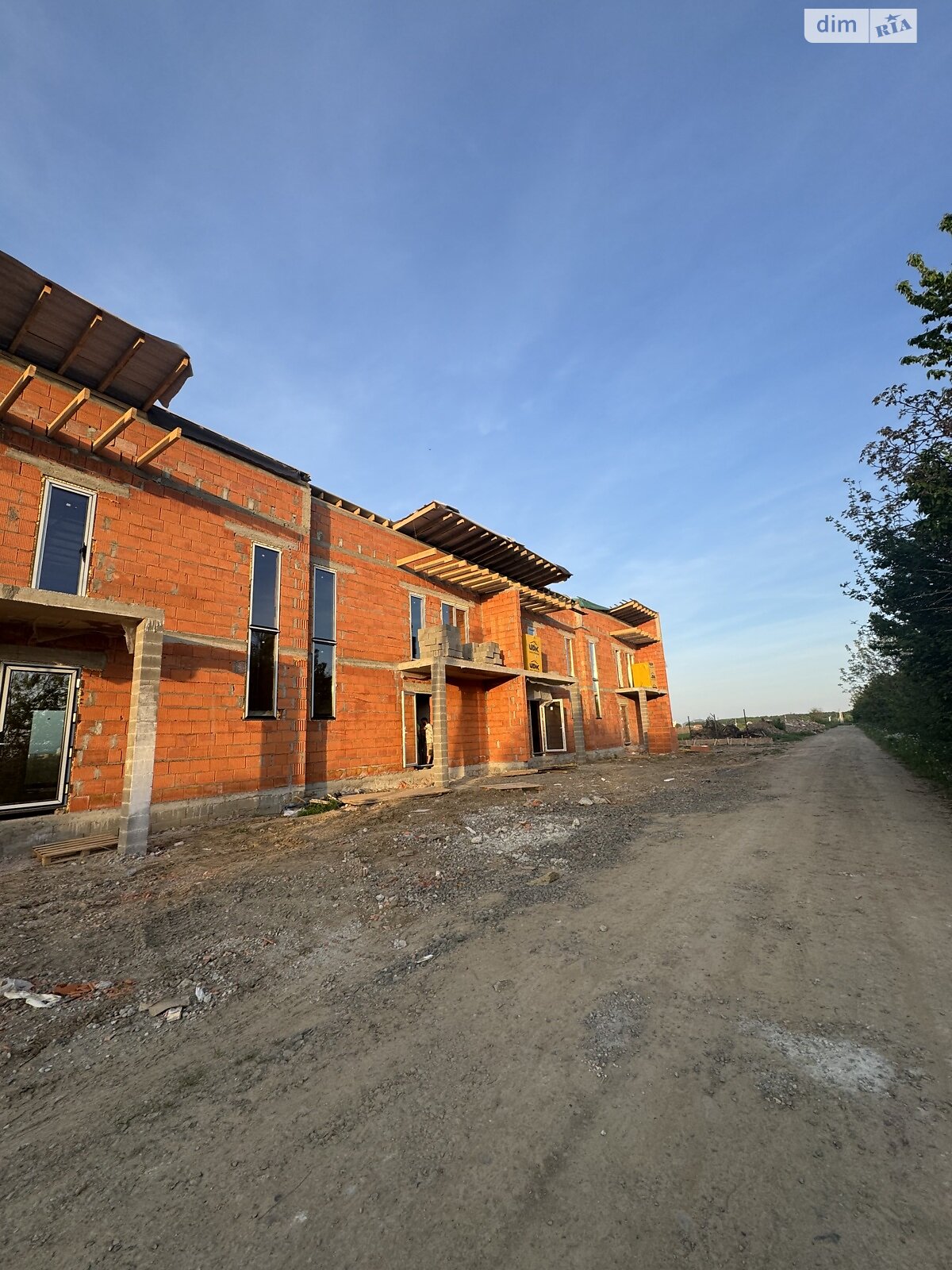 трехэтажный таунхаус, 115 кв. м, кирпич. Продажа в Ужгороде фото 1 трехэтажный таунхаус, 115 кв. м, кирпич. Продажа в Ужгороде фото 1