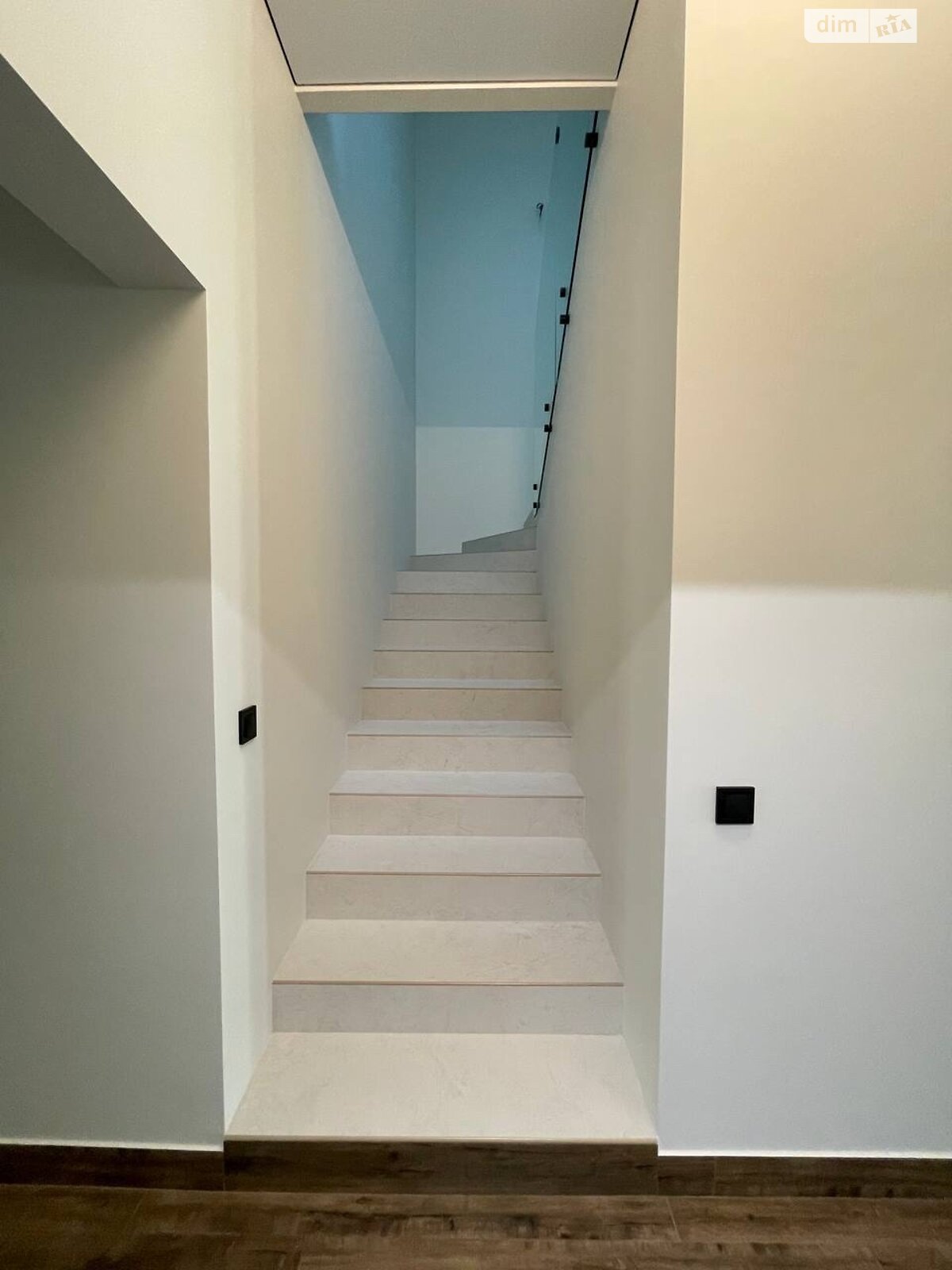 двухэтажный таунхаус, 154 кв. м, кирпич. Продажа в Ужгороде район Компотный фото 1