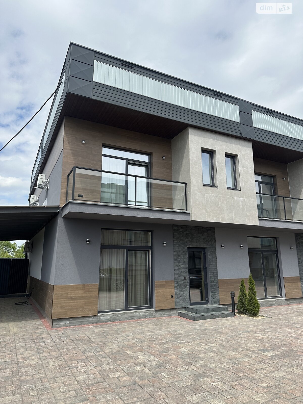 двухэтажный таунхаус, 152 кв. м, кирпич. Продажа в Ужгороде район Новый фото 1 двухэтажный таунхаус, 152 кв. м, кирпич. Продажа в Ужгороде район Новый фото 1
