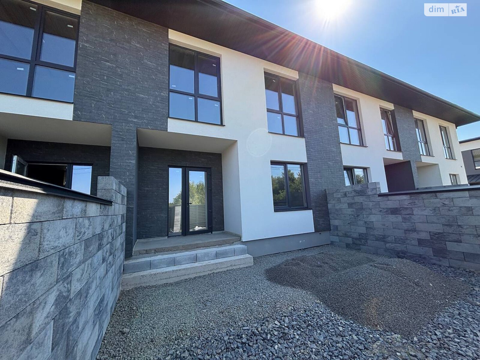двоповерховий таунхаус, 139 кв. м, цегла. Продаж в Ужгороді, район Садовий фото 1 двоповерховий таунхаус, 139 кв. м, цегла. Продаж в Ужгороді, район Садовий фото 1