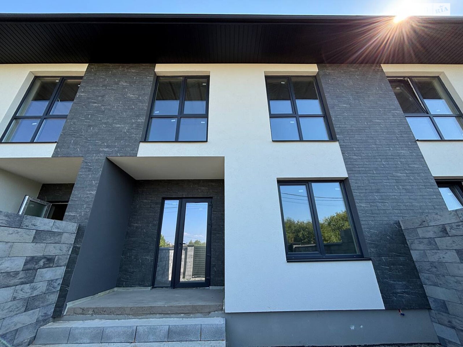 двоповерховий таунхаус, 139 кв. м, цегла. Продаж в Ужгороді, район Садовий фото 1 двоповерховий таунхаус, 139 кв. м, цегла. Продаж в Ужгороді, район Садовий фото 1