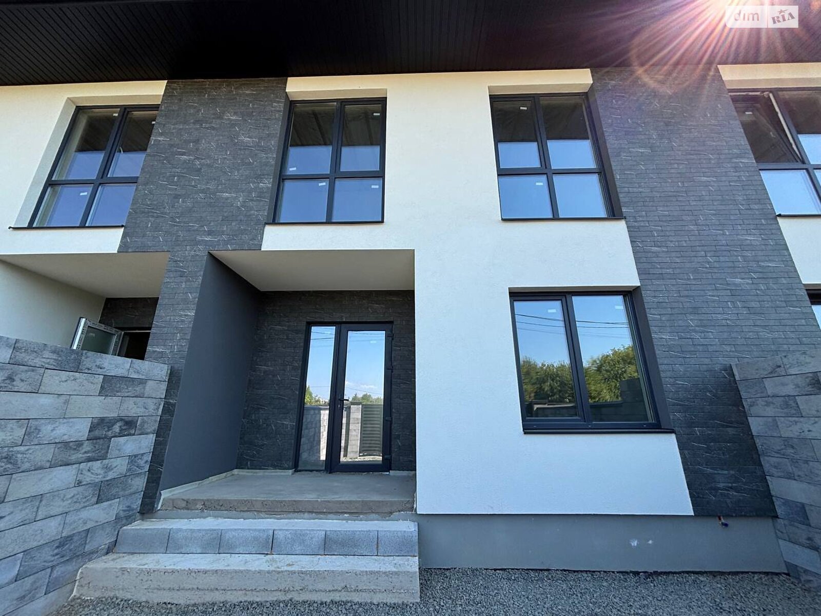 двоповерховий таунхаус, 139 кв. м, цегла. Продаж в Ужгороді, район Садовий фото 1 двоповерховий таунхаус, 139 кв. м, цегла. Продаж в Ужгороді, район Садовий фото 1