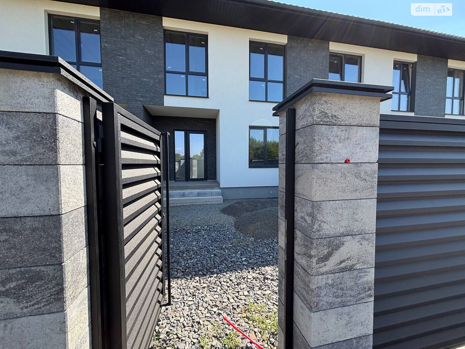 двоповерховий таунхаус, 139 кв. м, цегла. Продаж в Ужгороді, район Садовий фото 1 двоповерховий таунхаус, 139 кв. м, цегла. Продаж в Ужгороді, район Садовий фото 1