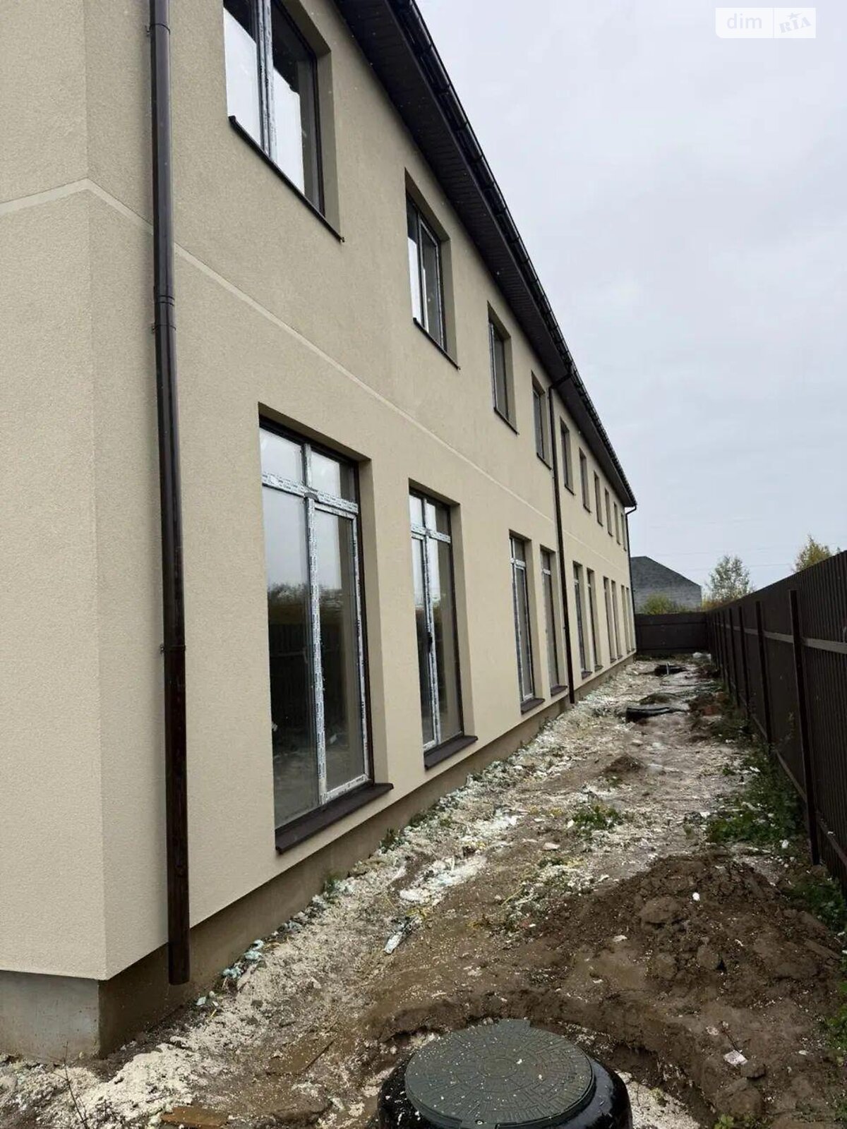 двухэтажный таунхаус, 112 кв. м, кирпич. Продажа в Ужгороде район Садовый фото 1