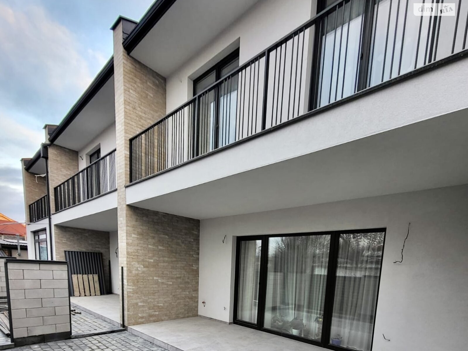 двоповерховий таунхаус, 145 кв. м, цегла. Продаж в Ужгороді, район Свепомоц фото 1 двоповерховий таунхаус, 145 кв. м, цегла. Продаж в Ужгороді, район Свепомоц фото 1