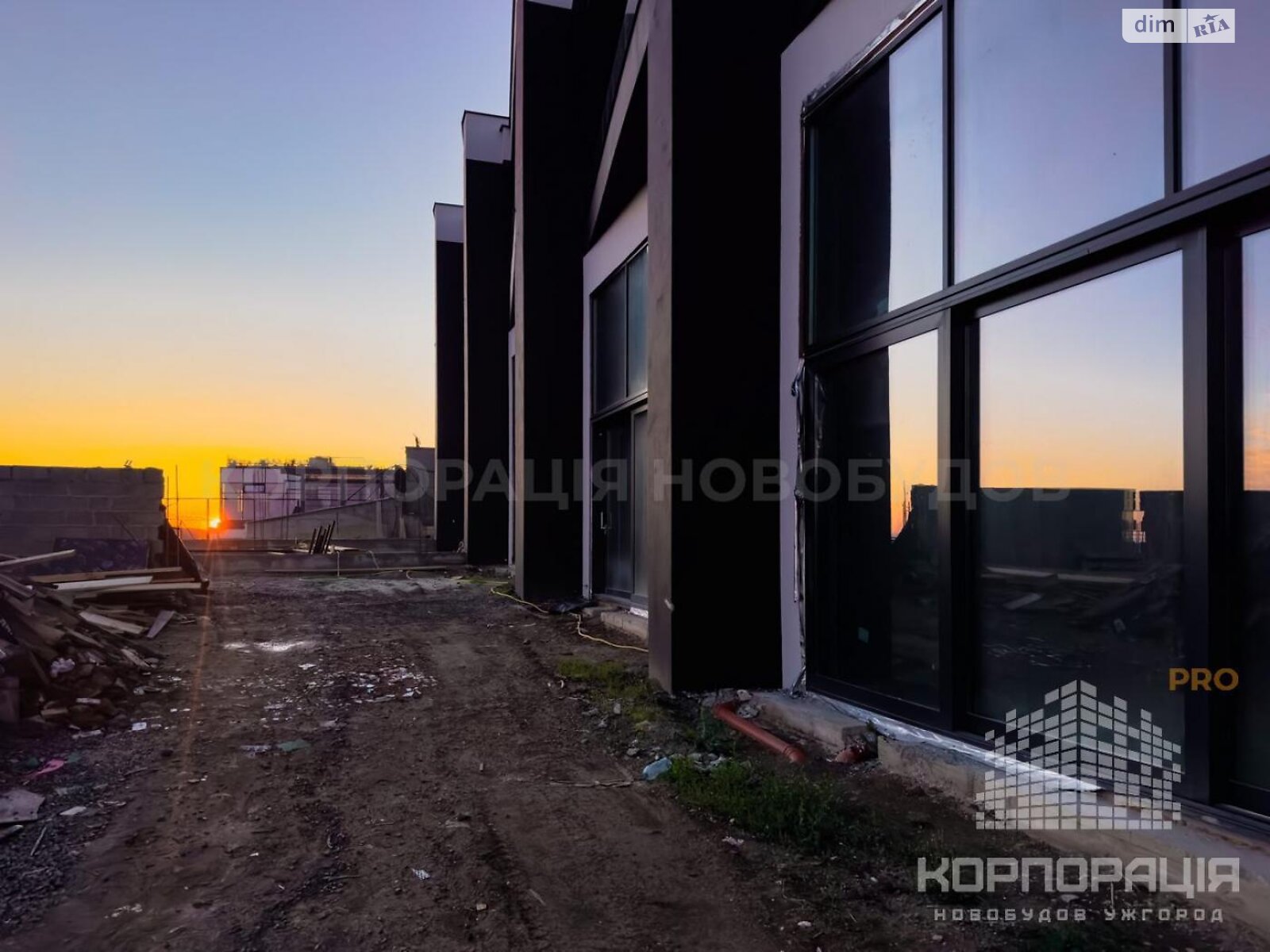 двоповерховий таунхаус, 192 кв. м, кирпич. Продаж в Ужгороді, район Центр фото 1 двоповерховий таунхаус, 192 кв. м, кирпич. Продаж в Ужгороді, район Центр фото 1