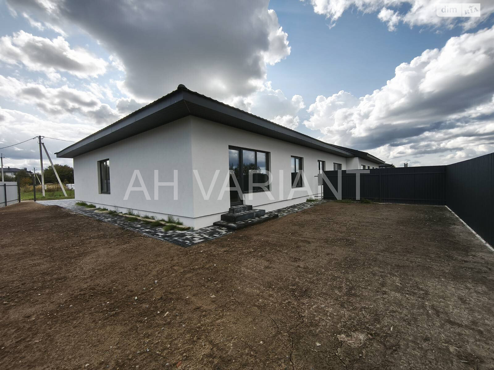 одноэтажный таунхаус, 105 кв. м, кирпич. Продажа в Ужгороде фото 1 одноэтажный таунхаус, 105 кв. м, кирпич. Продажа в Ужгороде фото 1