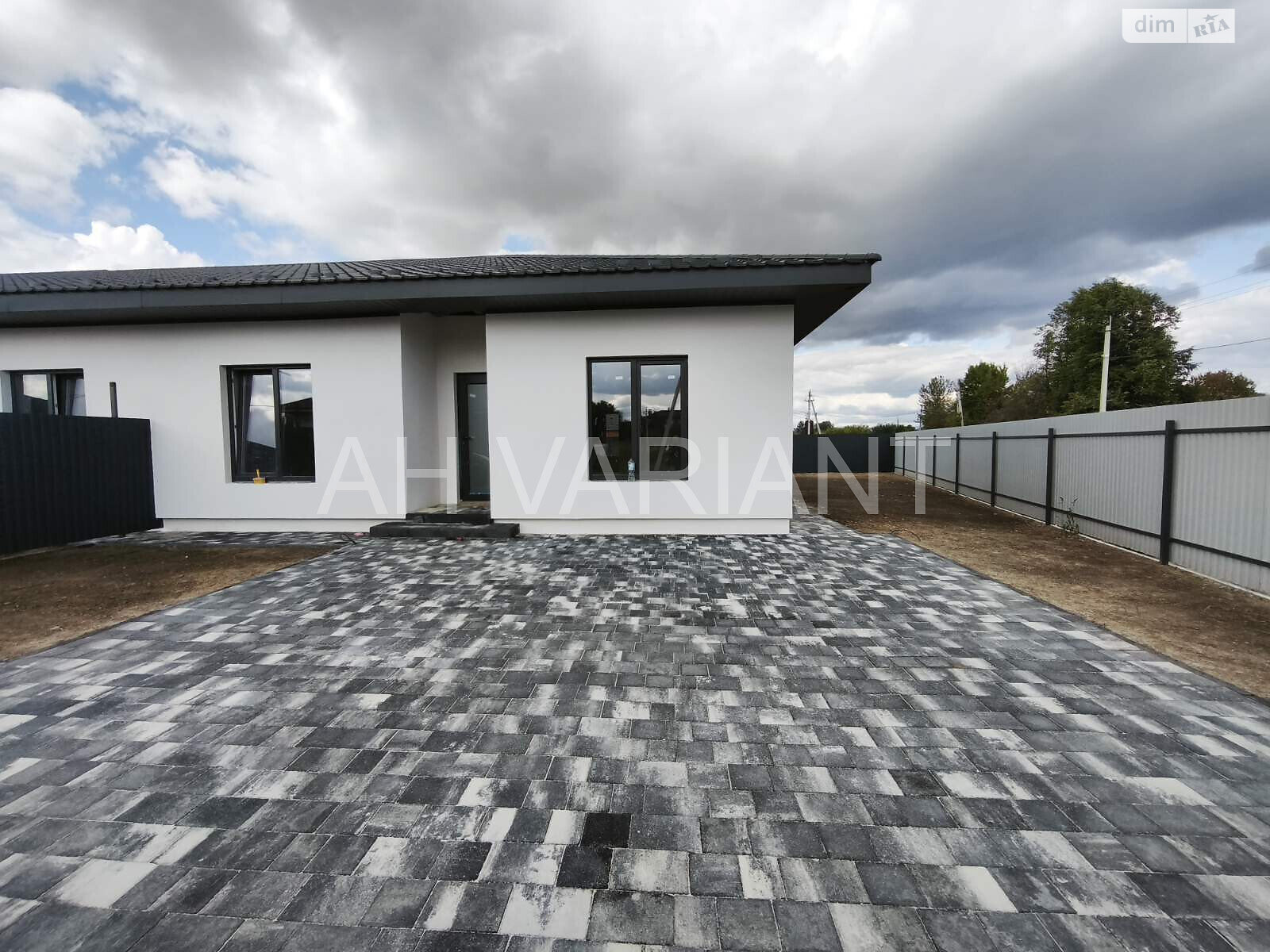 одноэтажный таунхаус, 105 кв. м, кирпич. Продажа в Ужгороде фото 1 одноэтажный таунхаус, 105 кв. м, кирпич. Продажа в Ужгороде фото 1