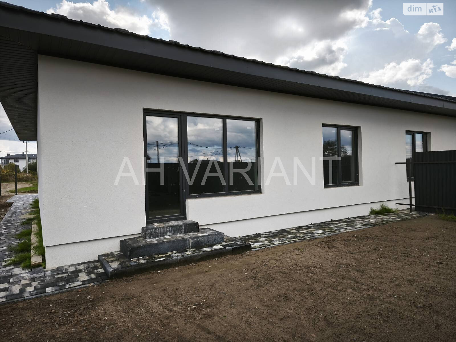 одноэтажный таунхаус, 105 кв. м, кирпич. Продажа в Ужгороде фото 1 одноэтажный таунхаус, 105 кв. м, кирпич. Продажа в Ужгороде фото 1