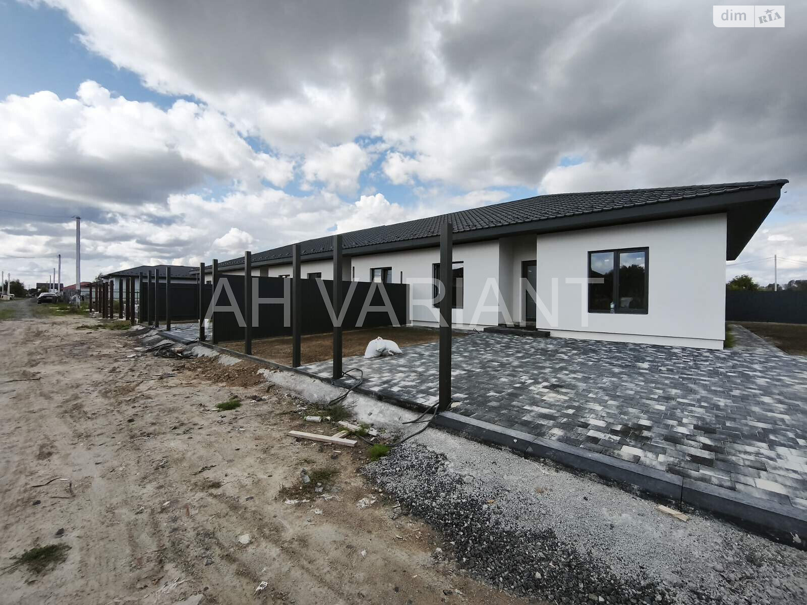 одноэтажный таунхаус, 105 кв. м, кирпич. Продажа в Ужгороде фото 1 одноэтажный таунхаус, 105 кв. м, кирпич. Продажа в Ужгороде фото 1