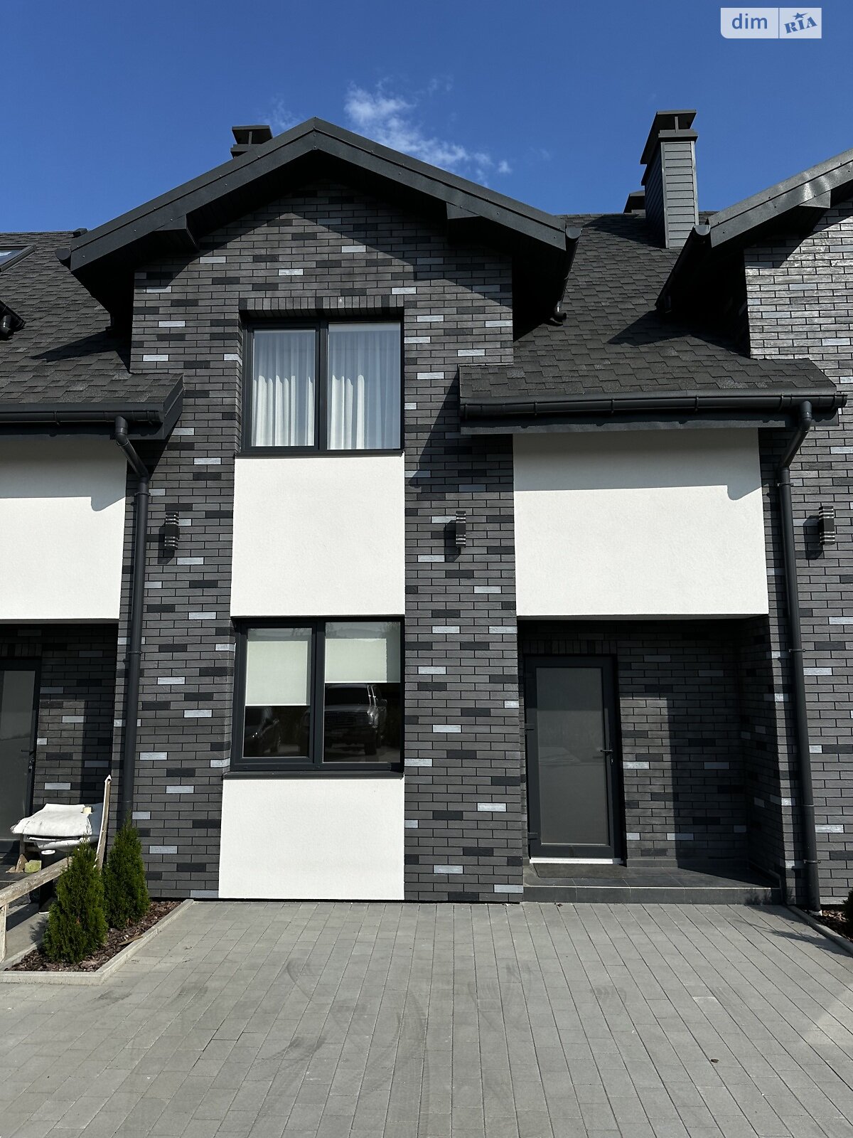 двоповерховий таунхаус, 100 кв. м, цегла. Продаж у Ужгороді фото 1 двоповерховий таунхаус, 100 кв. м, цегла. Продаж у Ужгороді фото 1