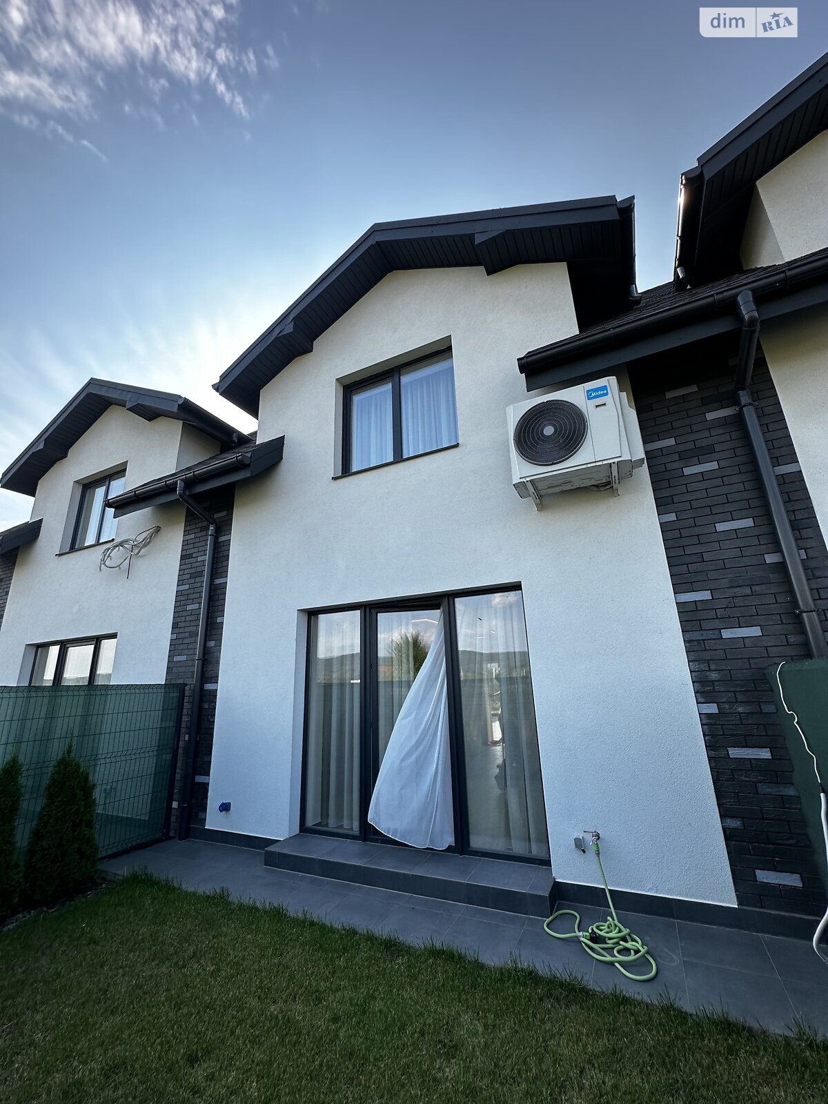 двоповерховий таунхаус, 100 кв. м, цегла. Продаж у Ужгороді фото 1 двоповерховий таунхаус, 100 кв. м, цегла. Продаж у Ужгороді фото 1