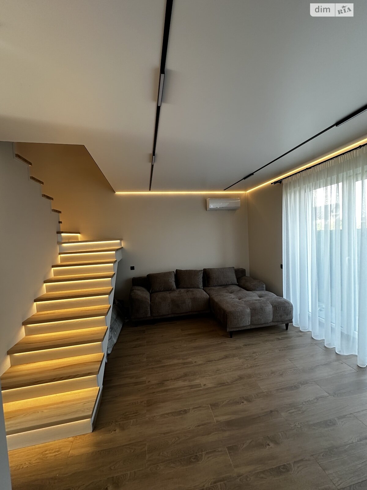 двоповерховий таунхаус, 100 кв. м, цегла. Продаж у Ужгороді фото 1 двоповерховий таунхаус, 100 кв. м, цегла. Продаж у Ужгороді фото 1