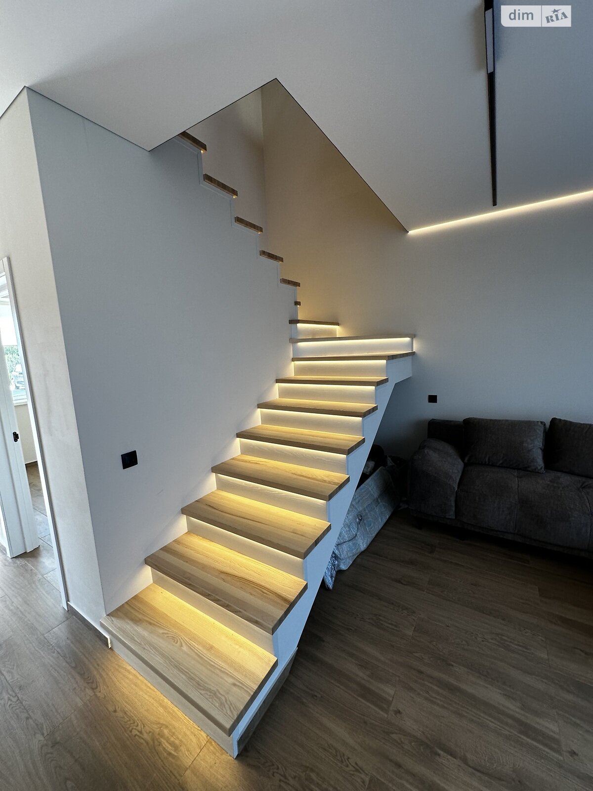 двоповерховий таунхаус, 100 кв. м, цегла. Продаж у Ужгороді фото 1 двоповерховий таунхаус, 100 кв. м, цегла. Продаж у Ужгороді фото 1