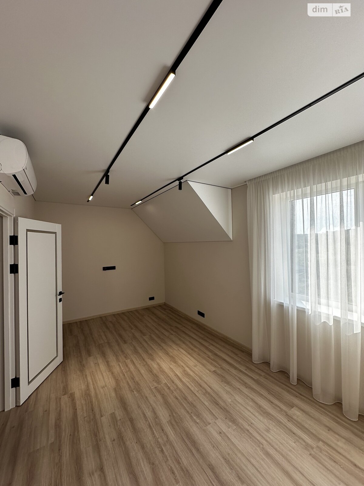 двоповерховий таунхаус, 100 кв. м, цегла. Продаж у Ужгороді фото 1 двоповерховий таунхаус, 100 кв. м, цегла. Продаж у Ужгороді фото 1