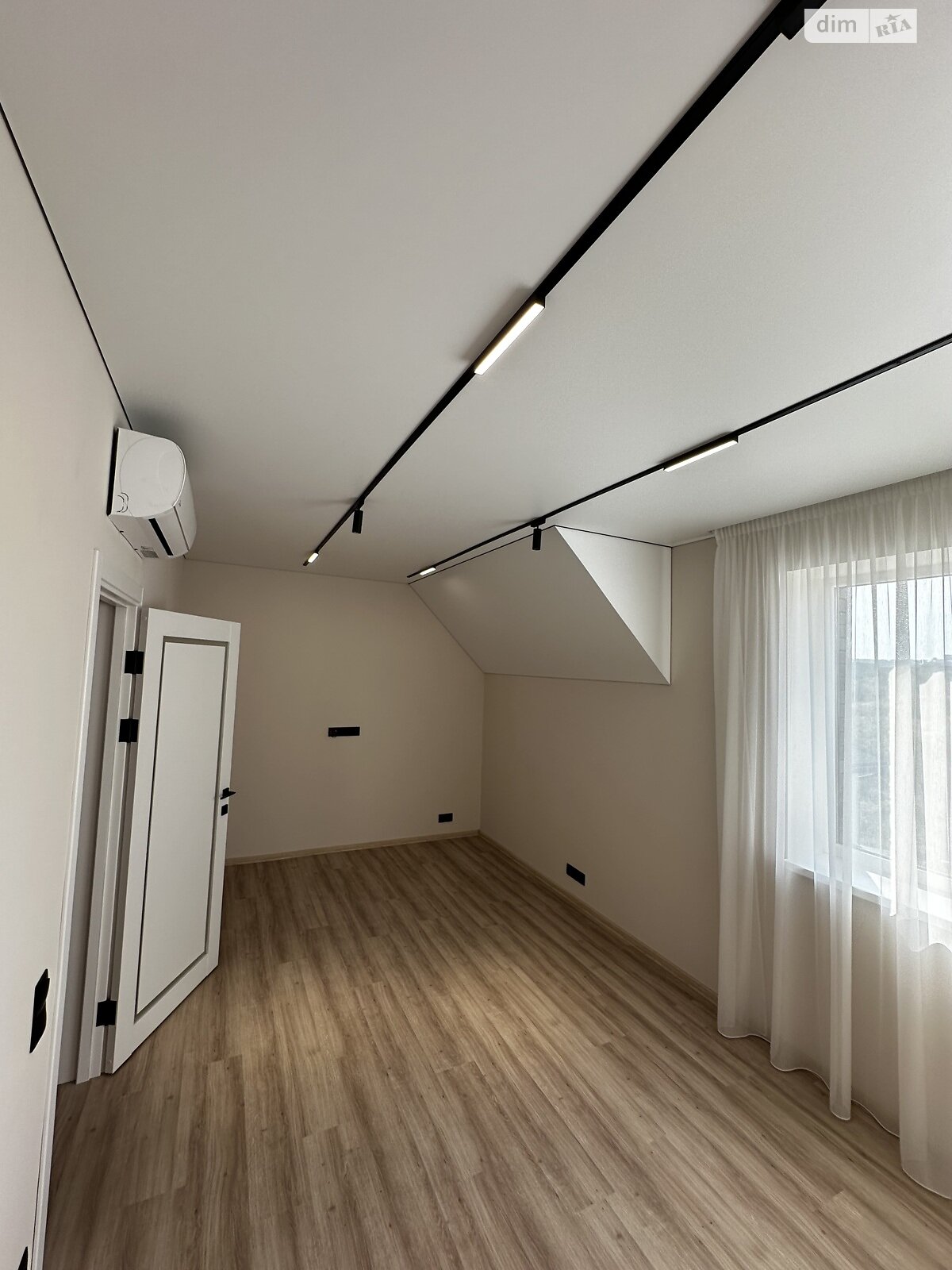 двоповерховий таунхаус, 100 кв. м, цегла. Продаж у Ужгороді фото 1 двоповерховий таунхаус, 100 кв. м, цегла. Продаж у Ужгороді фото 1