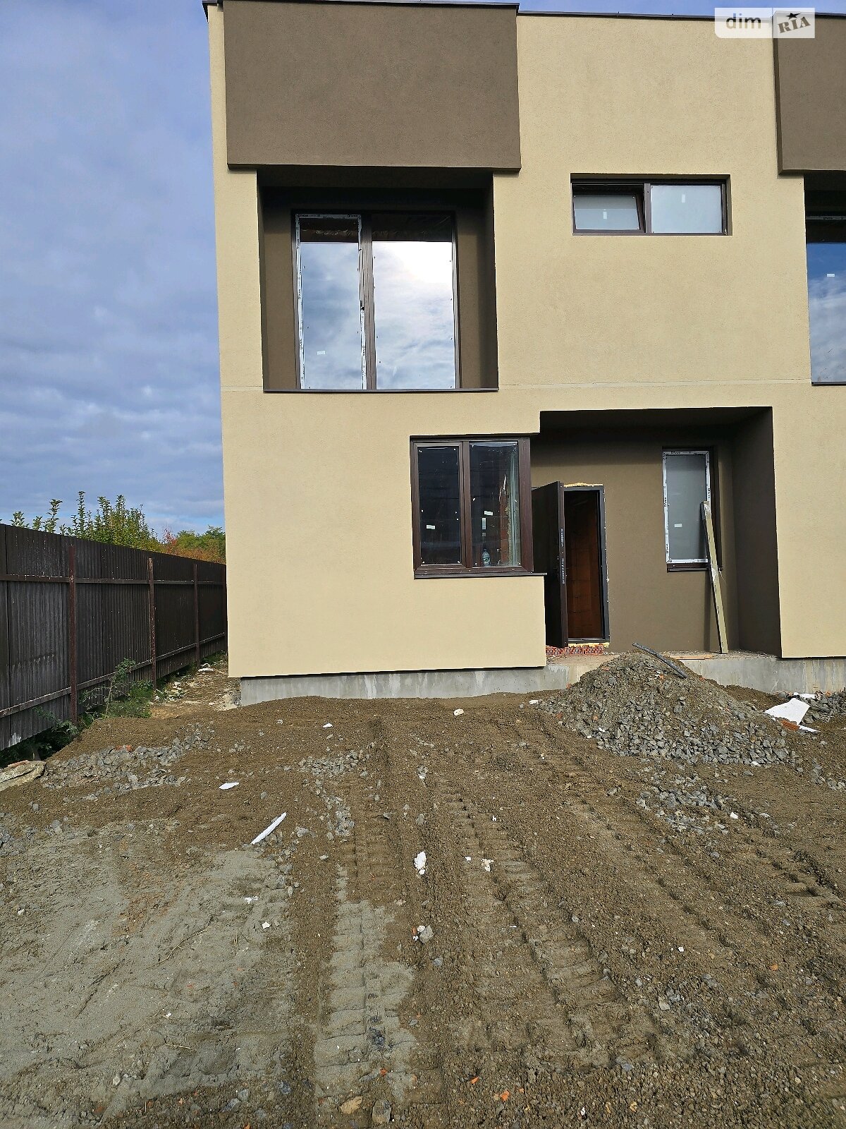 двоповерховий таунхаус, 112 кв. м, цегла. Продаж у Ужгороді фото 1 двоповерховий таунхаус, 112 кв. м, цегла. Продаж у Ужгороді фото 1