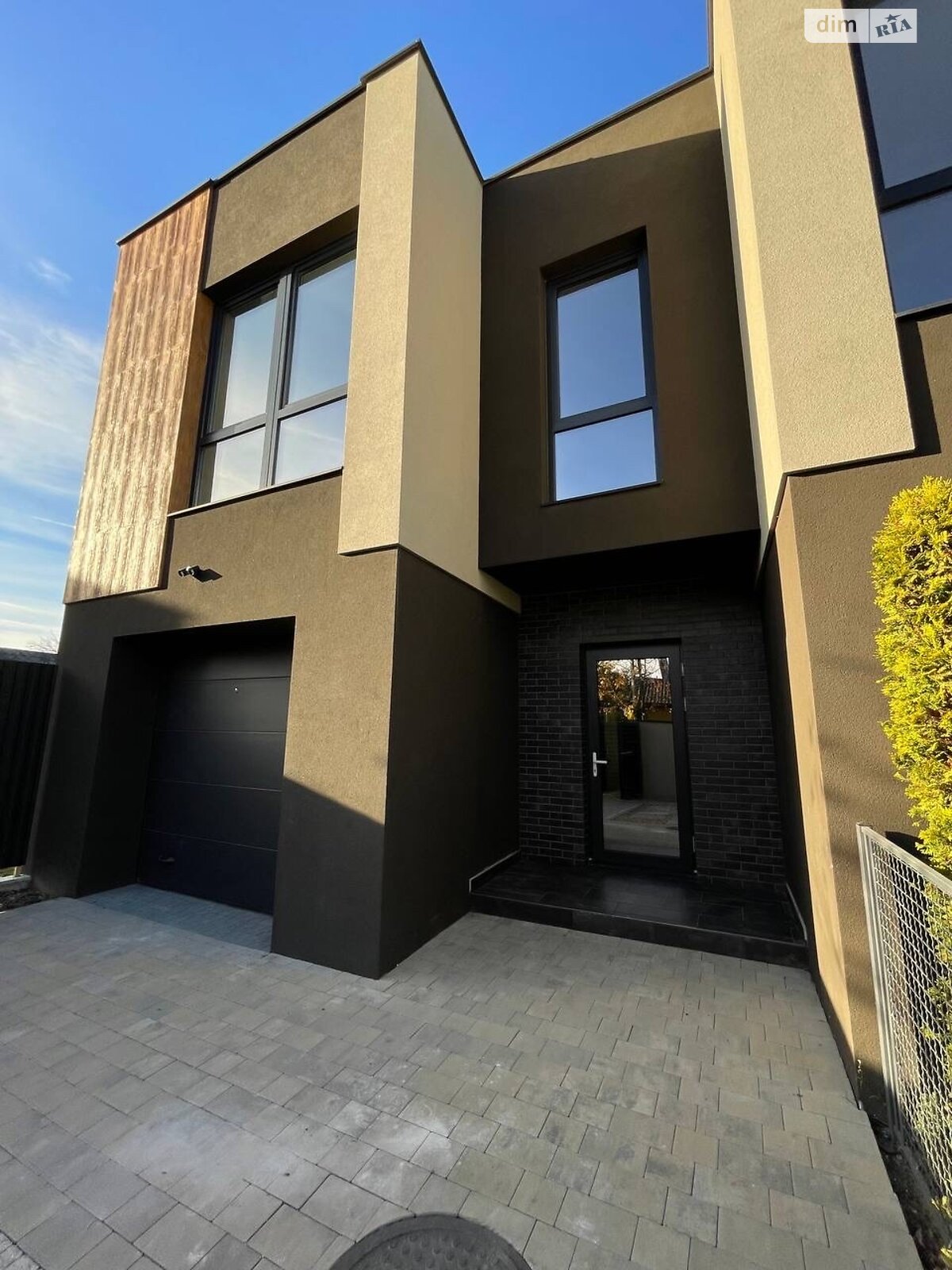 двухэтажный таунхаус, 154 кв. м, кирпич. Продажа в Ужгороде фото 1