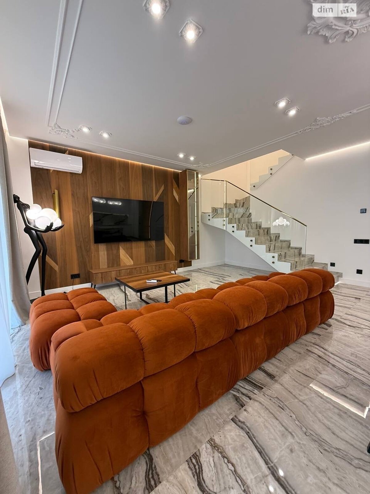 двоповерховий таунхаус, 150 кв. м, цегла. Продаж у Ужгороді фото 1 двоповерховий таунхаус, 150 кв. м, цегла. Продаж у Ужгороді фото 1