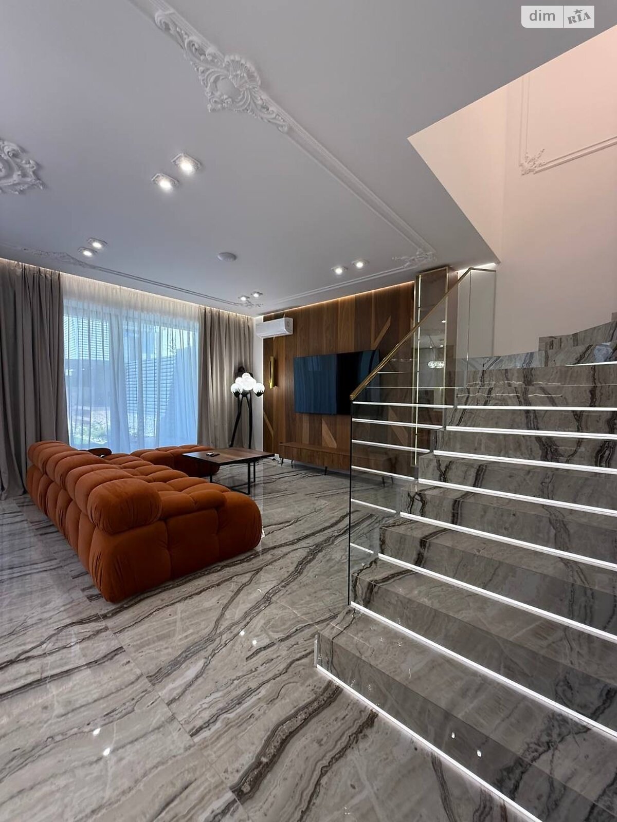 двоповерховий таунхаус, 150 кв. м, цегла. Продаж у Ужгороді фото 1 двоповерховий таунхаус, 150 кв. м, цегла. Продаж у Ужгороді фото 1