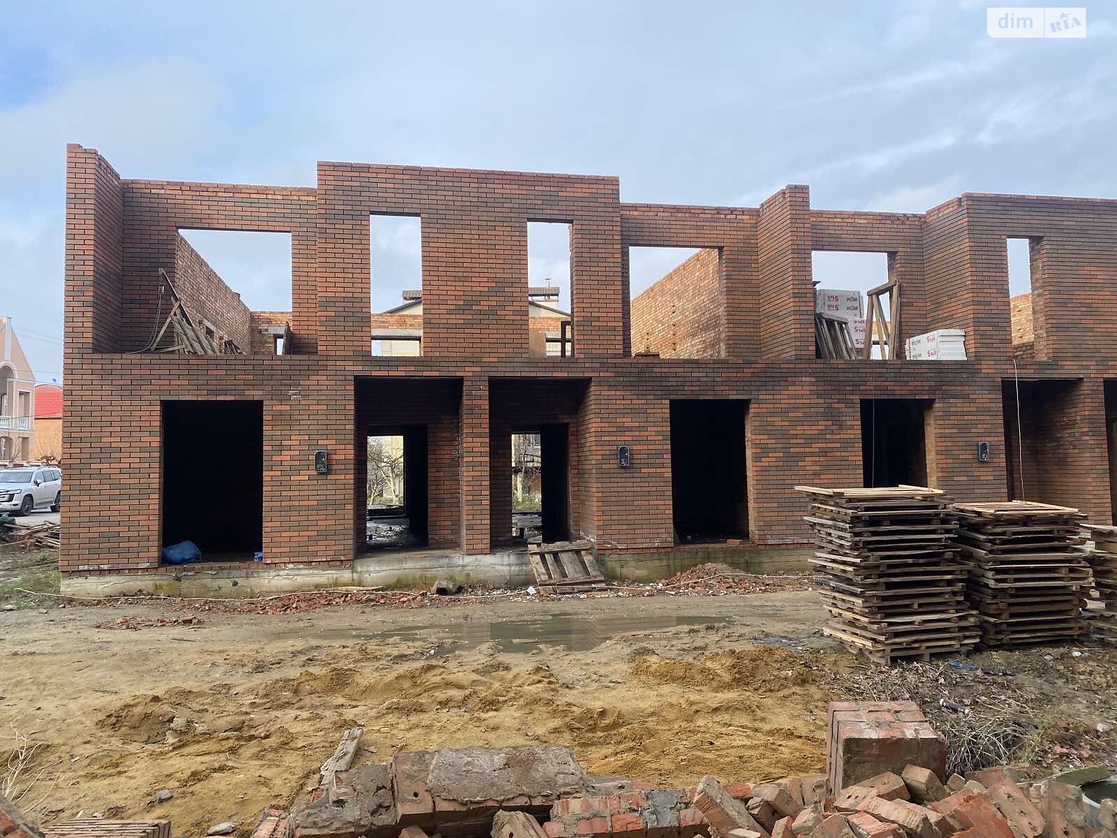 двухэтажный таунхаус, 120 кв. м, кирпич. Продажа в Зарванцах фото 1