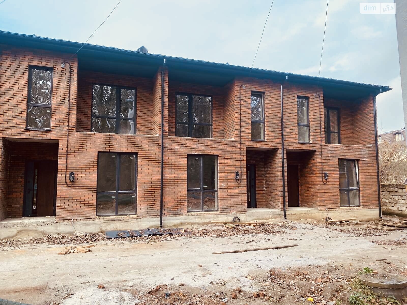 двухэтажный таунхаус, 120 кв. м, кирпич. Продажа в Зарванцах фото 1