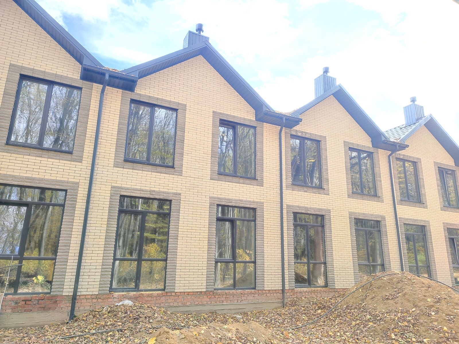 двухэтажный таунхаус, 125 кв. м, кирпич. Продажа в Виннице район Корея фото 1 двухэтажный таунхаус, 125 кв. м, кирпич. Продажа в Виннице район Корея фото 1