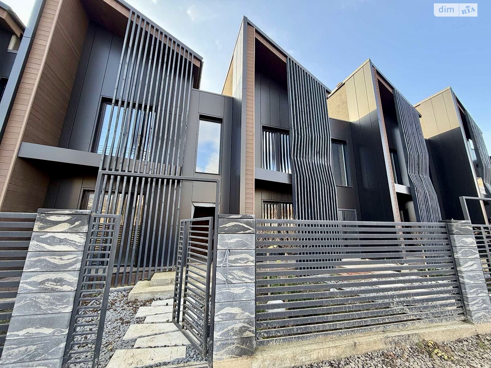 двухэтажный таунхаус, 92.9 кв. м, кирпич. Продажа в Виннице район Пятничаны фото 1 двухэтажный таунхаус, 92.9 кв. м, кирпич. Продажа в Виннице район Пятничаны фото 1