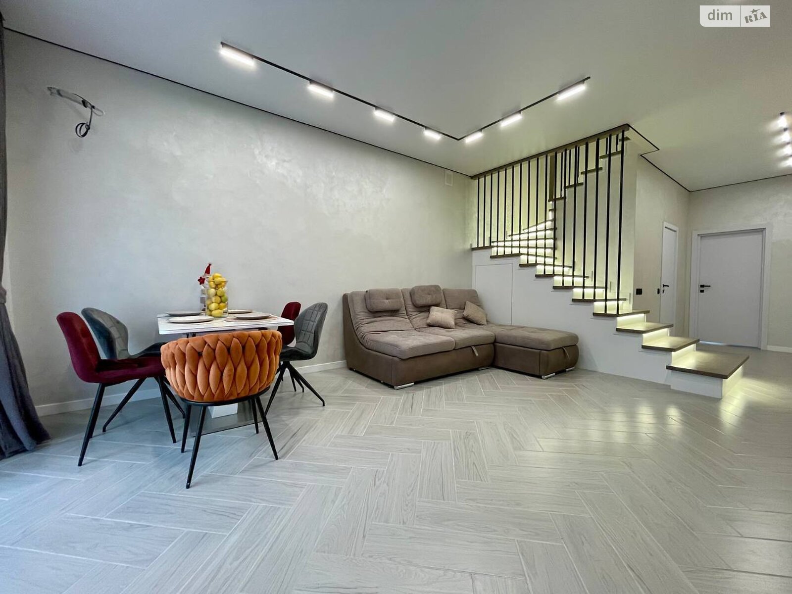 двухэтажный таунхаус, 115 кв. м, кирпич. Продажа в Зарванцах фото 1