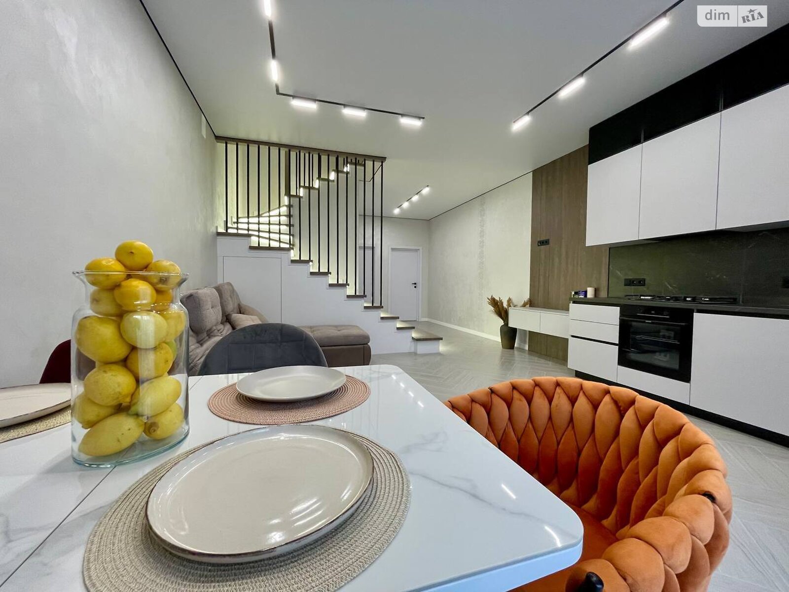 двухэтажный таунхаус, 115 кв. м, кирпич. Продажа в Зарванцах фото 1