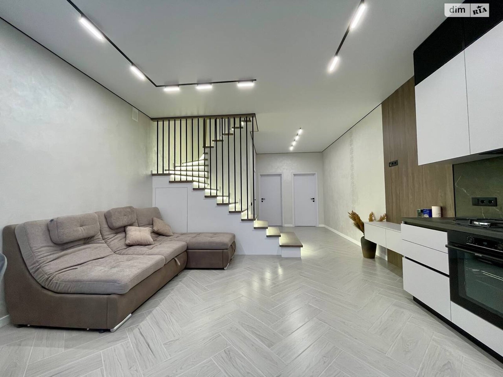 двухэтажный таунхаус, 115 кв. м, кирпич. Продажа в Зарванцах фото 1