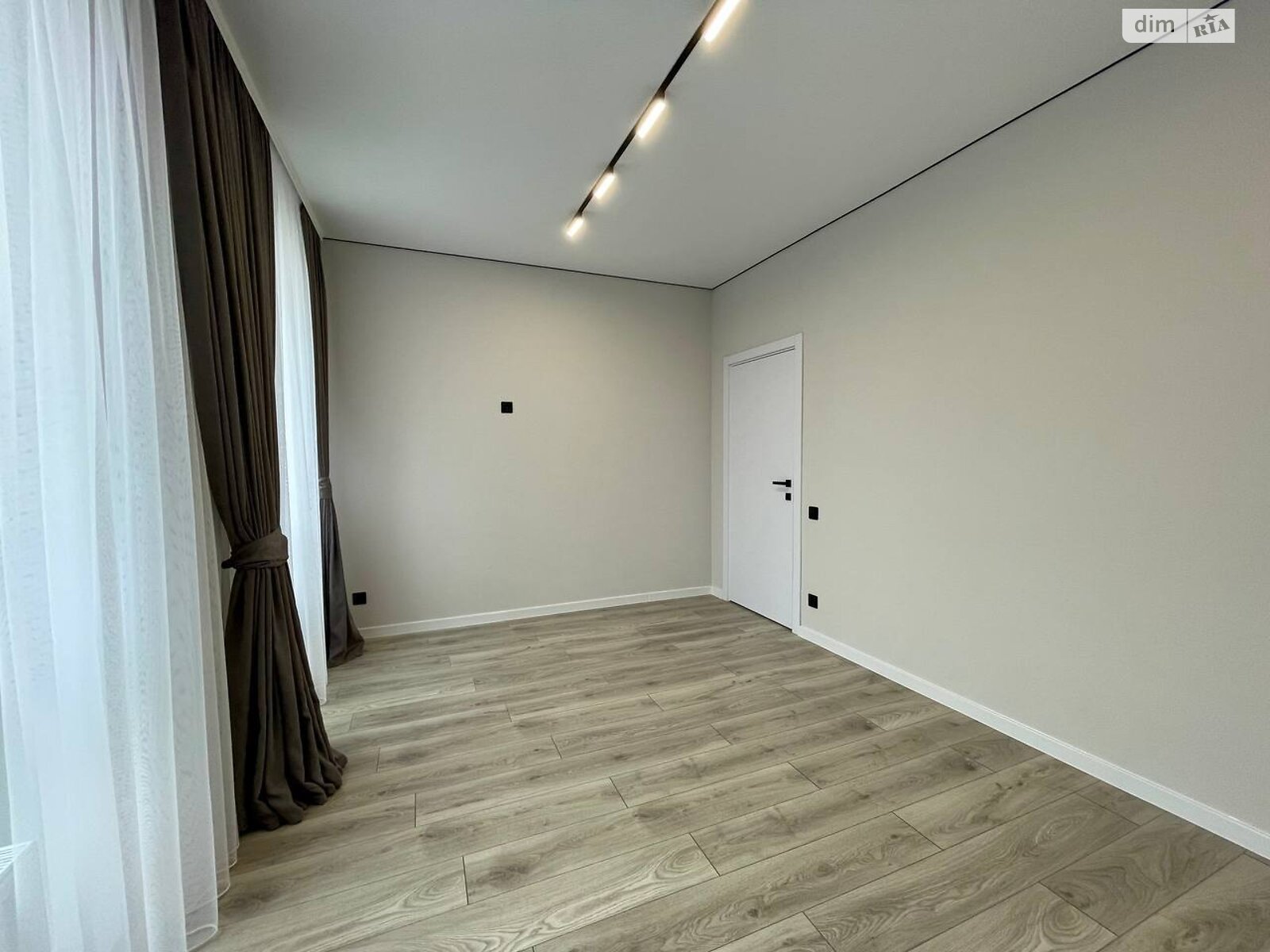 двухэтажный таунхаус, 115 кв. м, кирпич. Продажа в Зарванцах фото 1