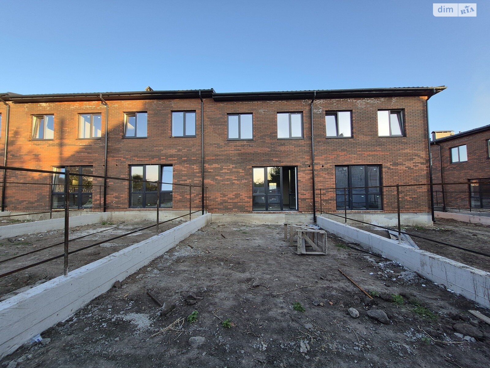 двухэтажный таунхаус, 120 кв. м, кирпич. Продажа в Винницких Хуторах фото 1 двухэтажный таунхаус, 120 кв. м, кирпич. Продажа в Винницких Хуторах фото 1