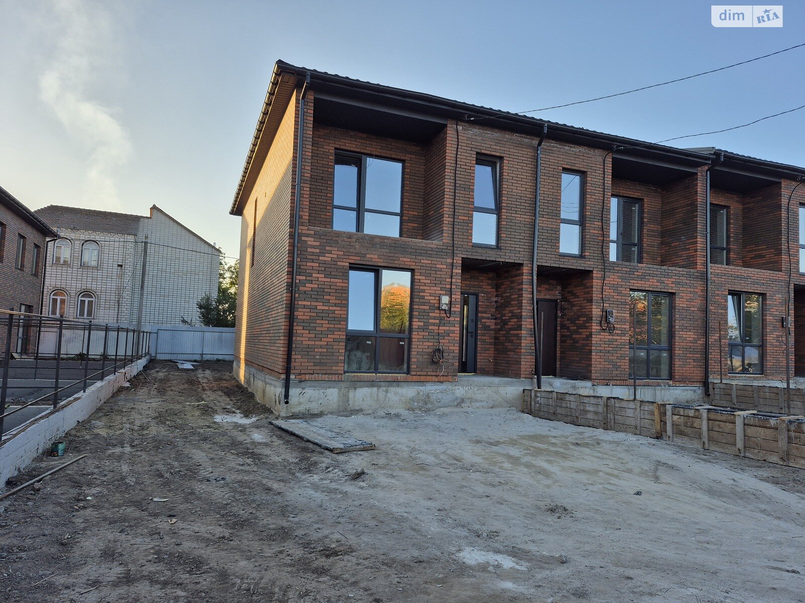 двухэтажный таунхаус, 120 кв. м, кирпич. Продажа в Винницких Хуторах фото 1 двухэтажный таунхаус, 120 кв. м, кирпич. Продажа в Винницких Хуторах фото 1